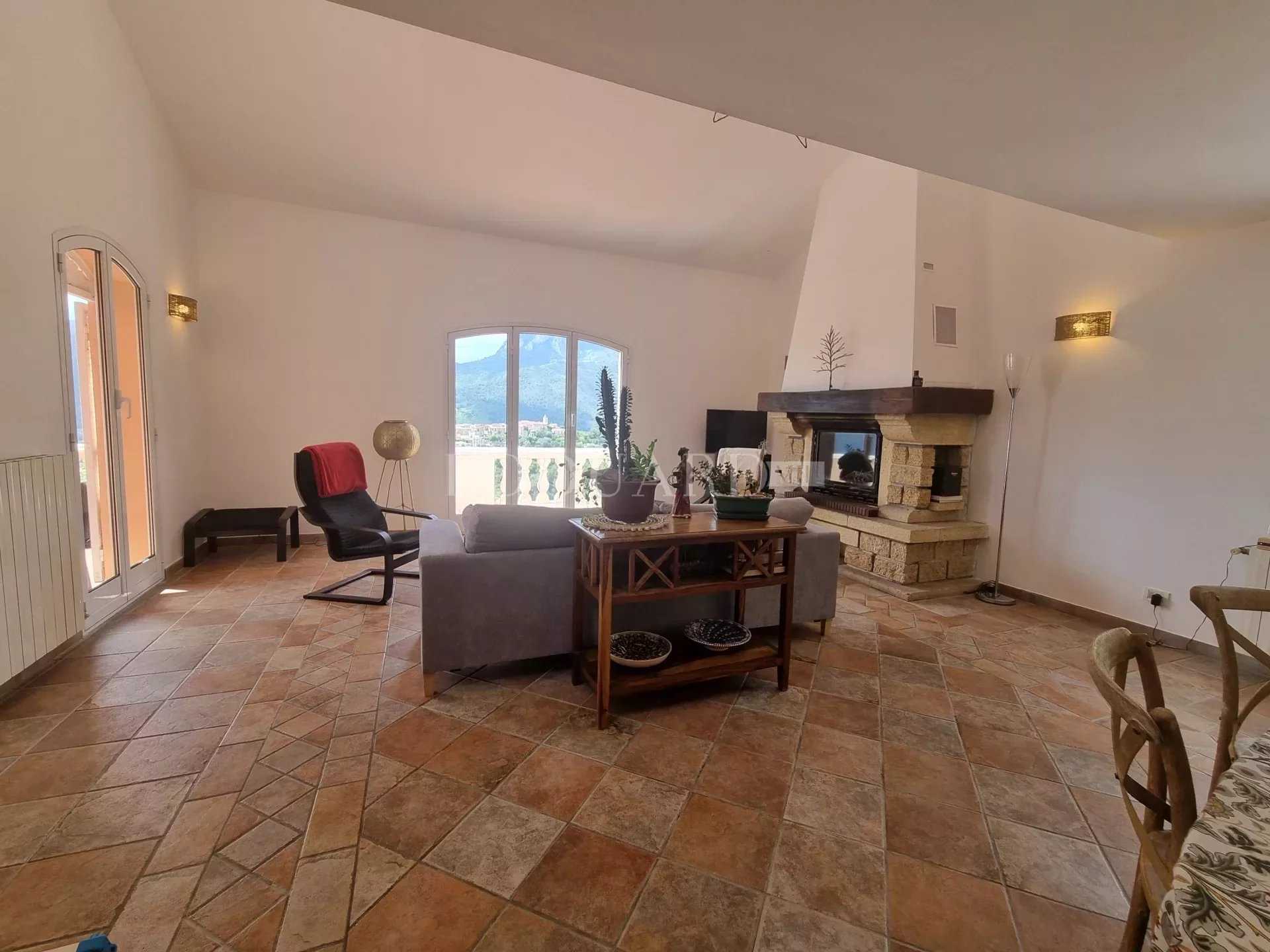 房子 在 Castellar, Provence-Alpes-Cote d'Azur 12648506