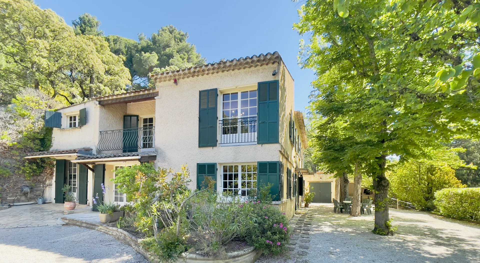 Inny w Aix-en-Provence, Provence-Alpes-Cote d'Azur 12648538