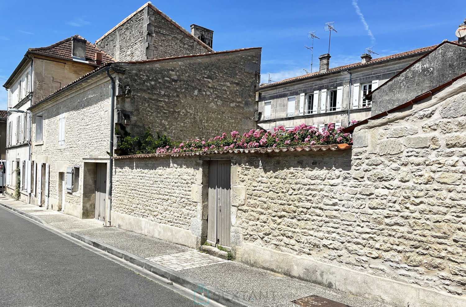 σπίτι σε Jarnac, Nouvelle-Aquitaine 12648913