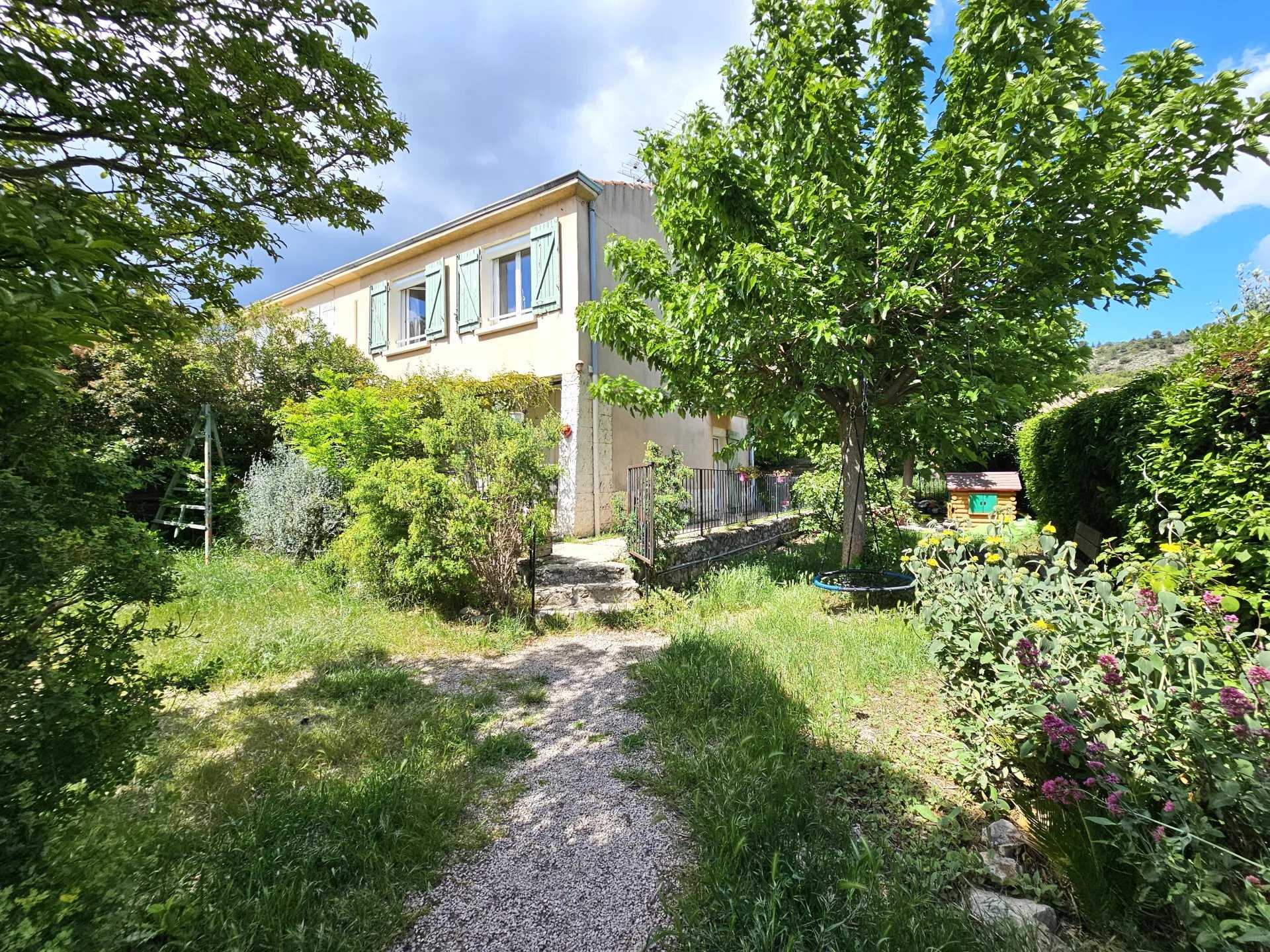 집 에 Merindol, Provence-Alpes-Cote d'Azur 12649233