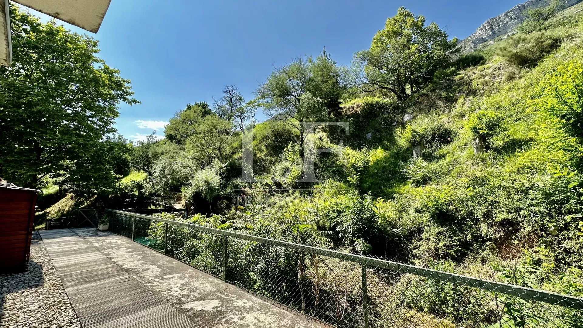 Condominium in Greolieres, Provence-Alpes-Cote d'Azur 12649249