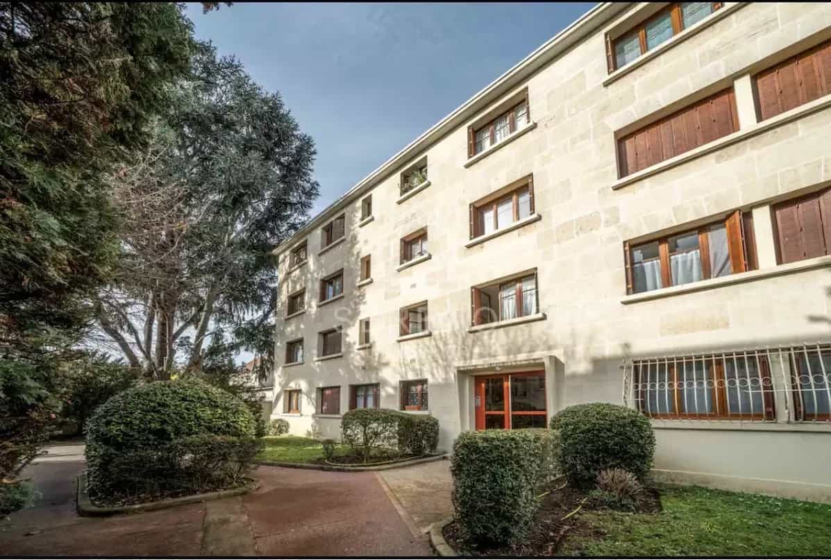 Condominium in Rosny-sous-Bois, Ile-de-France 12649276