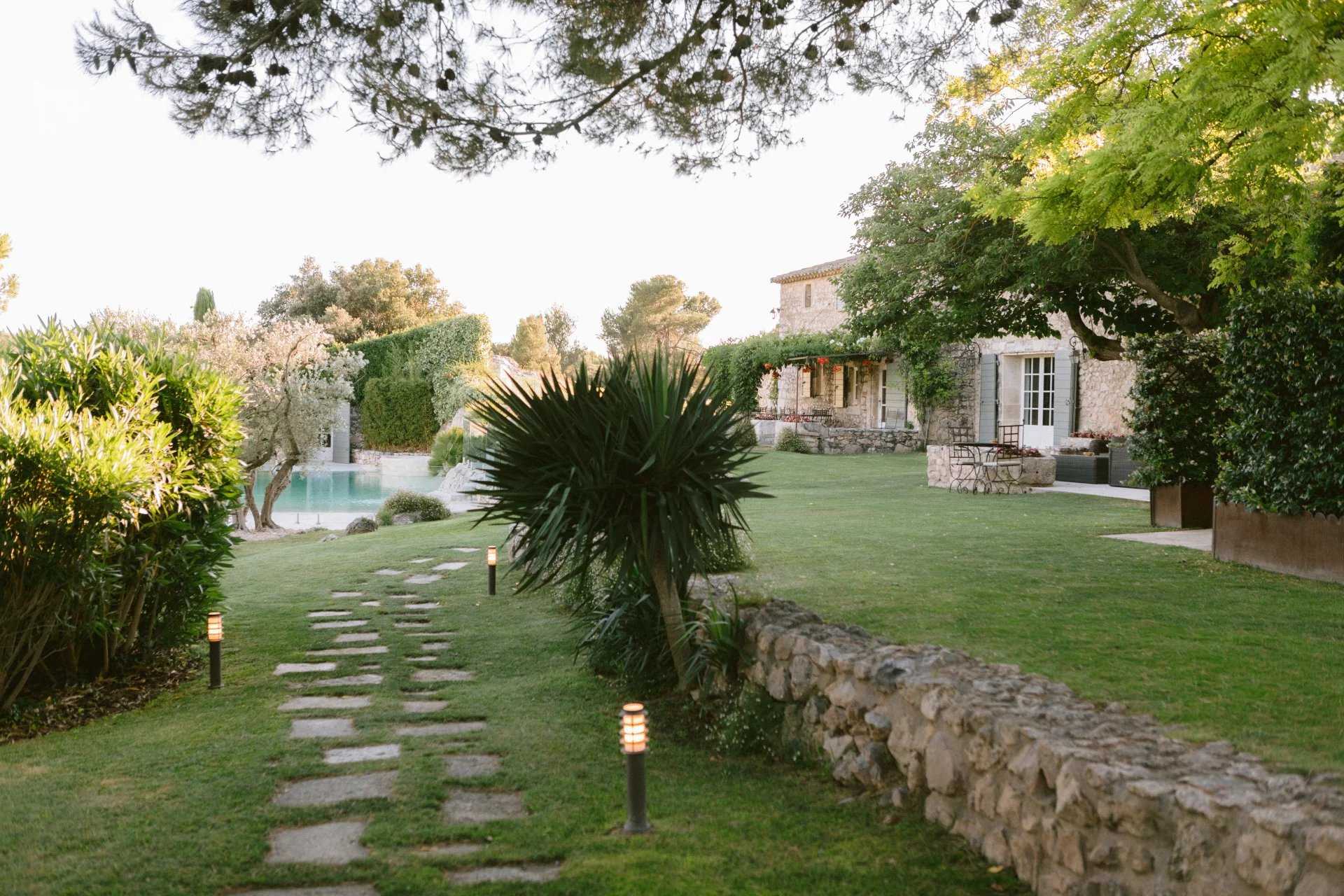 Talo sisään Orgon, Provence-Alpes-Cote d'Azur 12649340