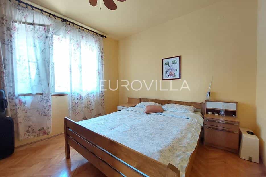 公寓 在 Pula, Istarska županija 12650380