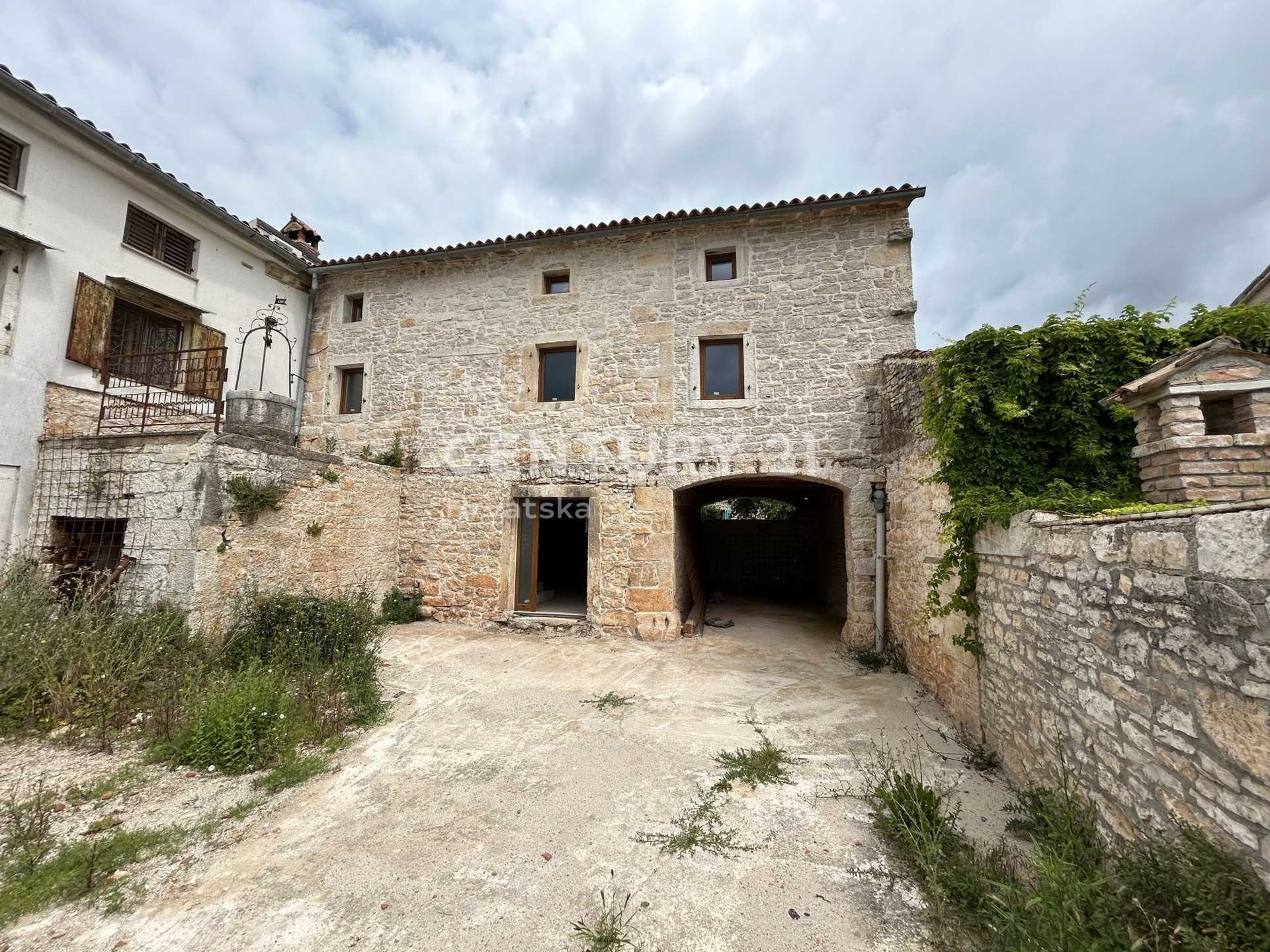 casa en Sveti Lovrec Pazenaticki, Istarska Županija 12650687