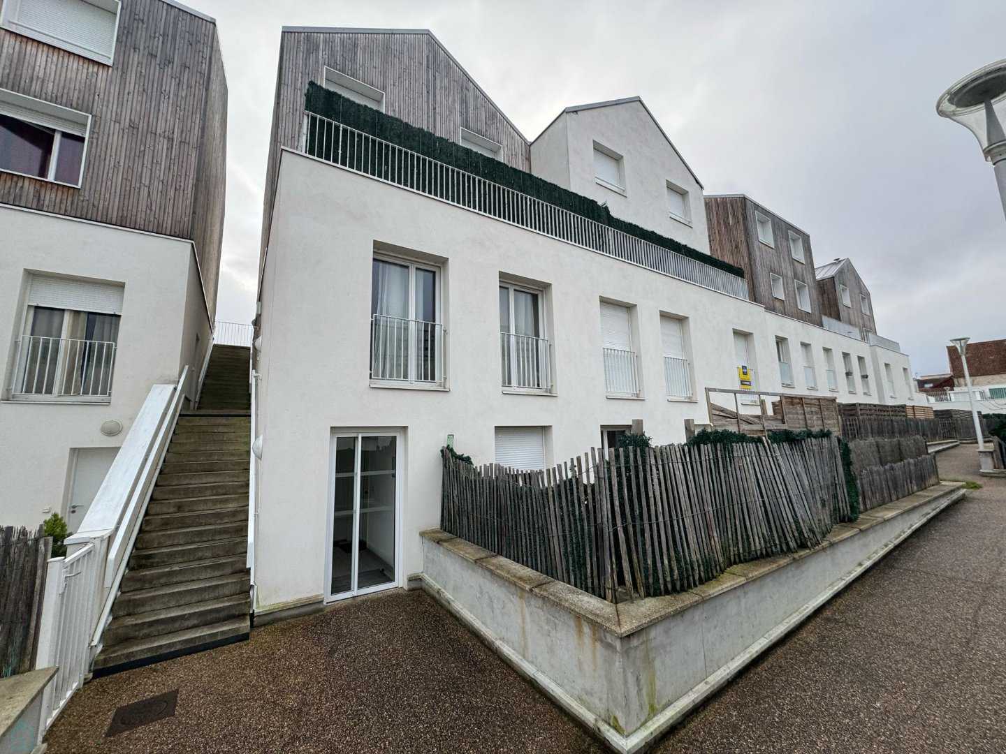Condominium in Mantes-la-Ville, Île-de-France 12653309