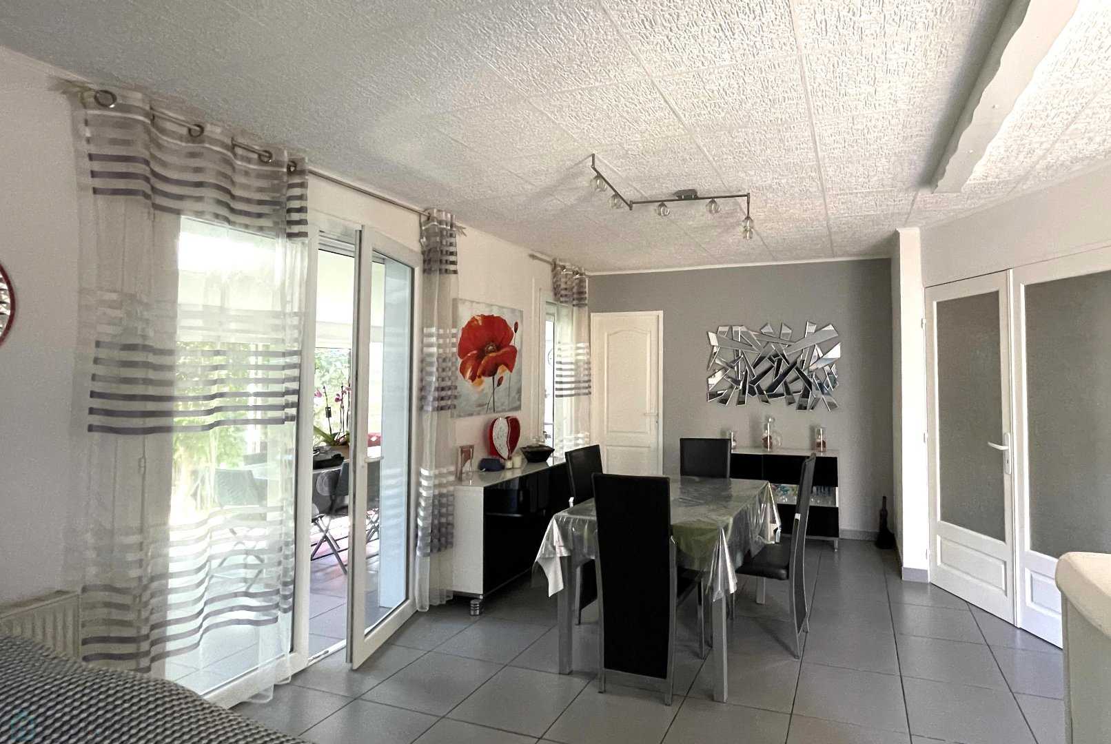 Residential in Istres, Provence-Alpes-Côte d'Azur 12653389