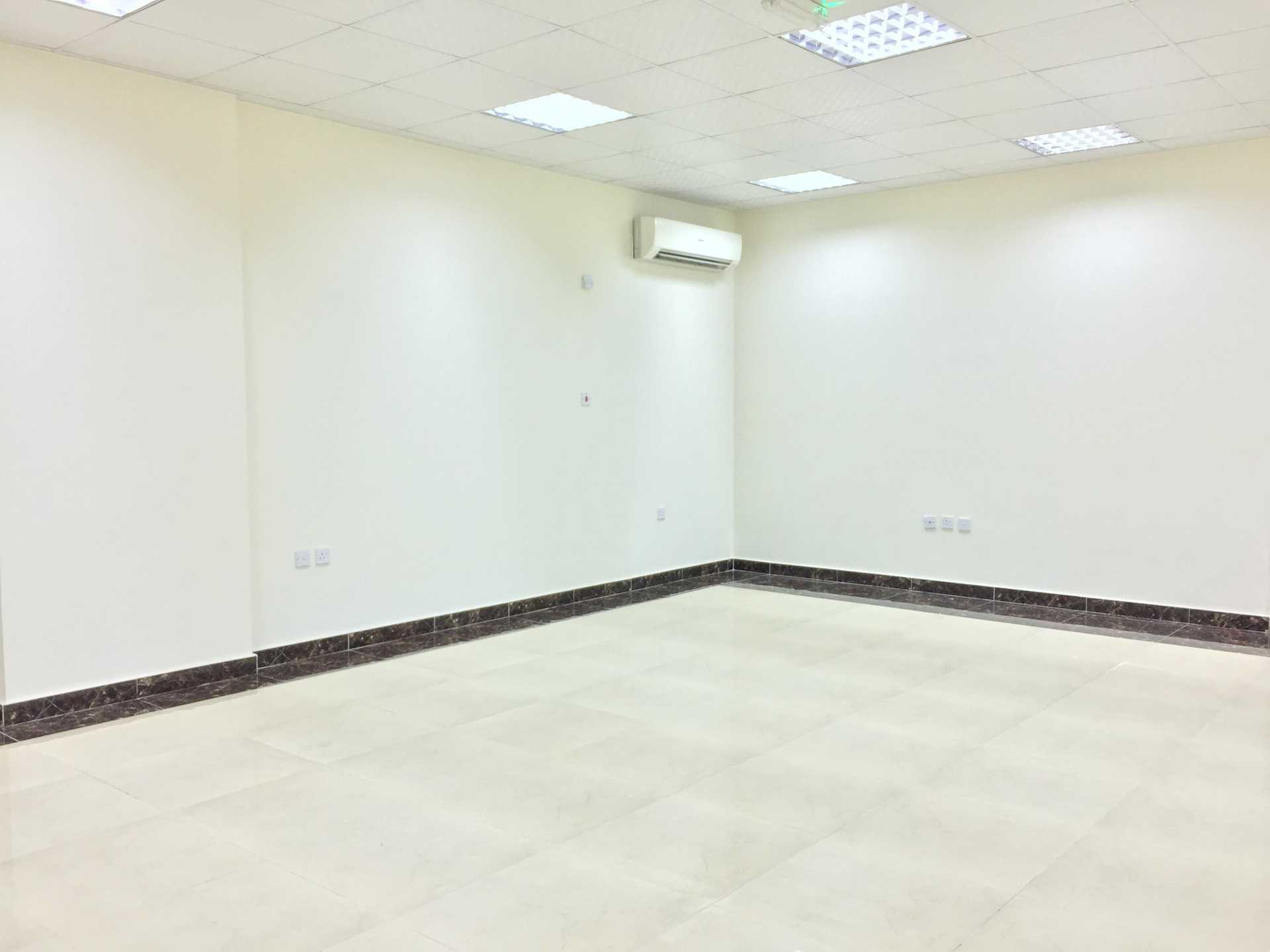 Bureau dans Mu'aydhir Rawḑat Rashid, Ar Rayyan 12654075