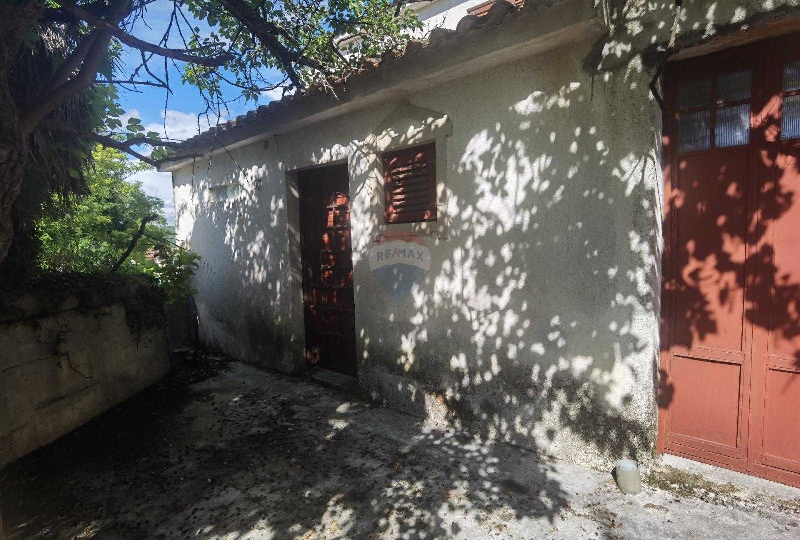 casa en Sveti Lovrec Pazenaticki, Istarska Županija 12660541
