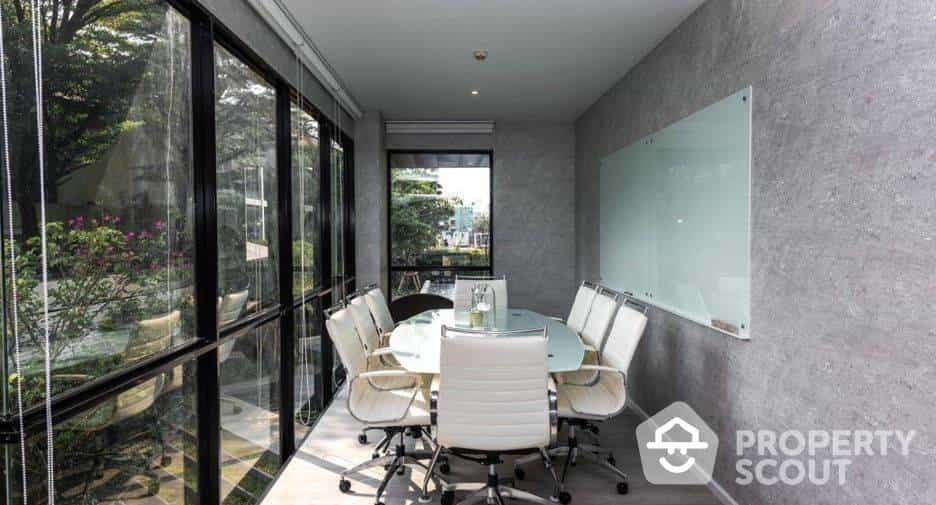 Condominium in Ban Khlong Samrong, Samut Prakan 12662446