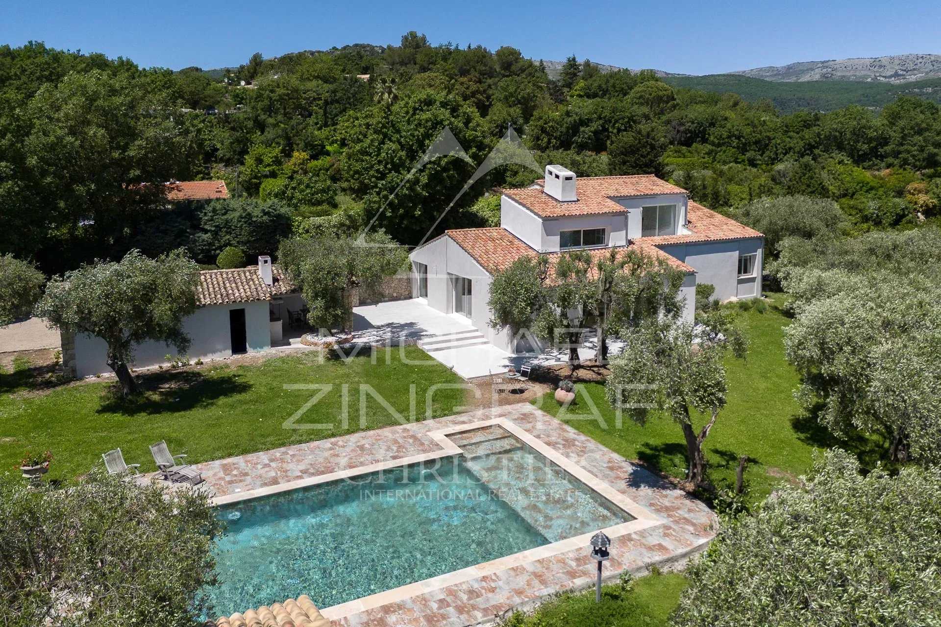 Huis in Chateauneuf-Grasse, Provence-Alpes-Côte d'Azur 12664412