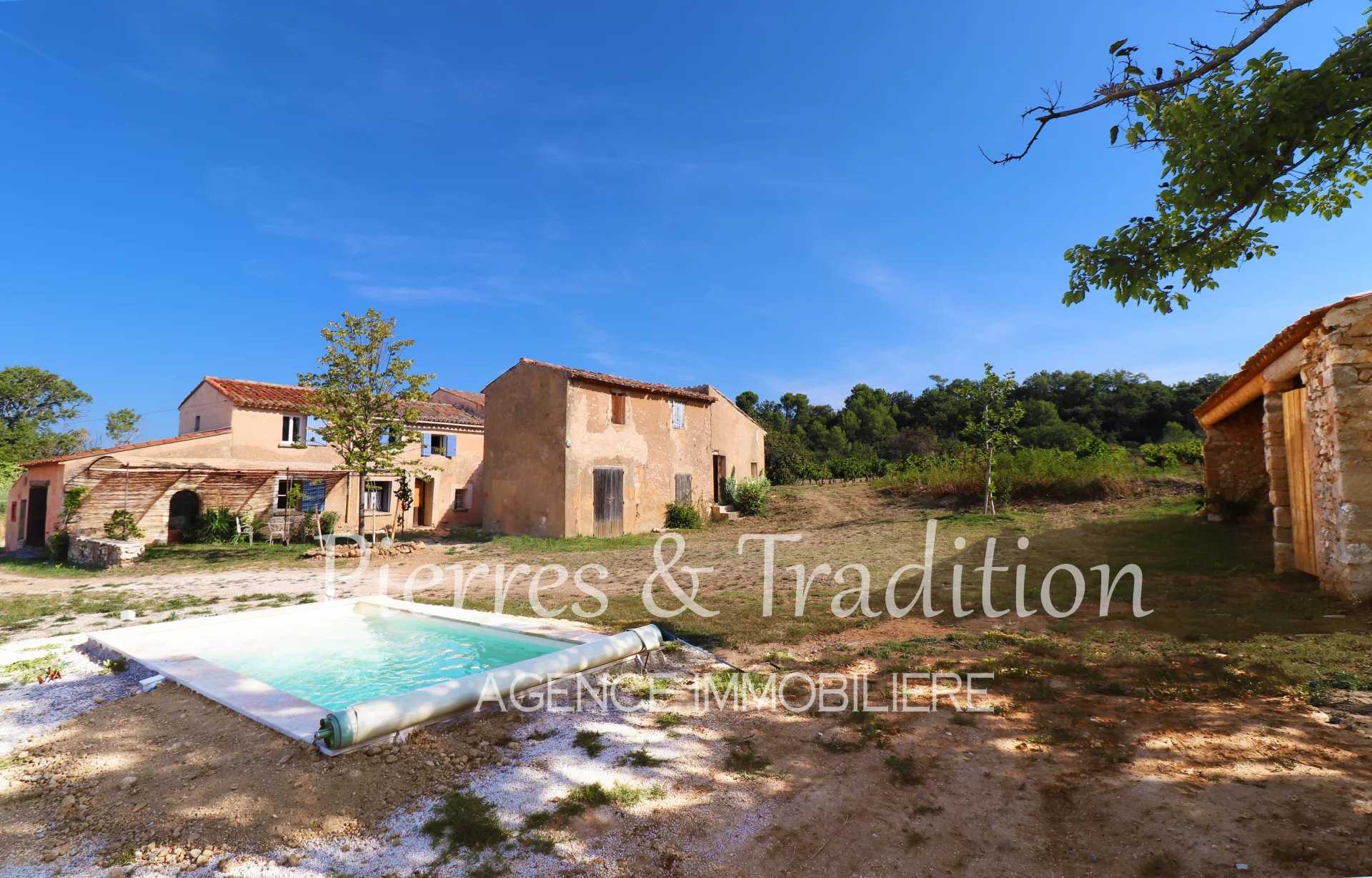 σπίτι σε Bonnieux, Provence-Alpes-Cote d'Azur 12664582