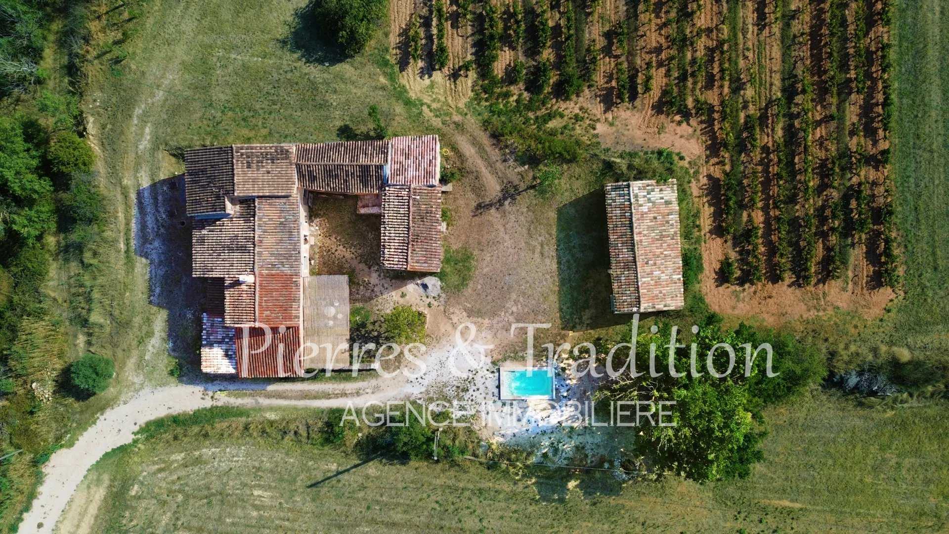 жилой дом в Bonnieux, Provence-Alpes-Cote d'Azur 12664582