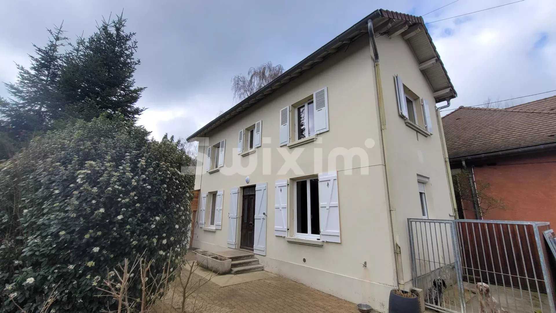 House in Lons-le-Saunier, Bourgogne-Franche-Comte 12664687