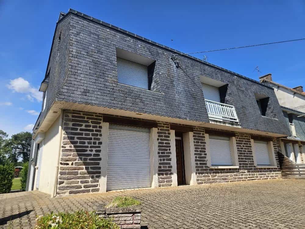 Residential in Guer, Morbihan 12664711