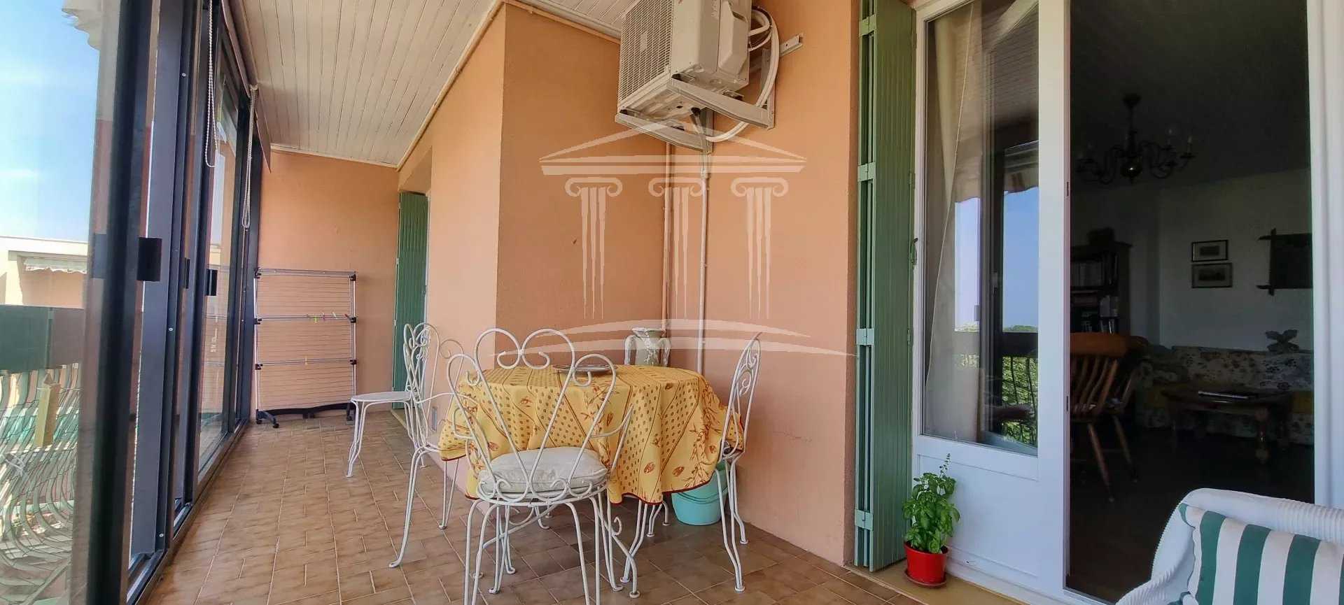 公寓 在 Sorgues, Provence-Alpes-Cote d'Azur 12664849