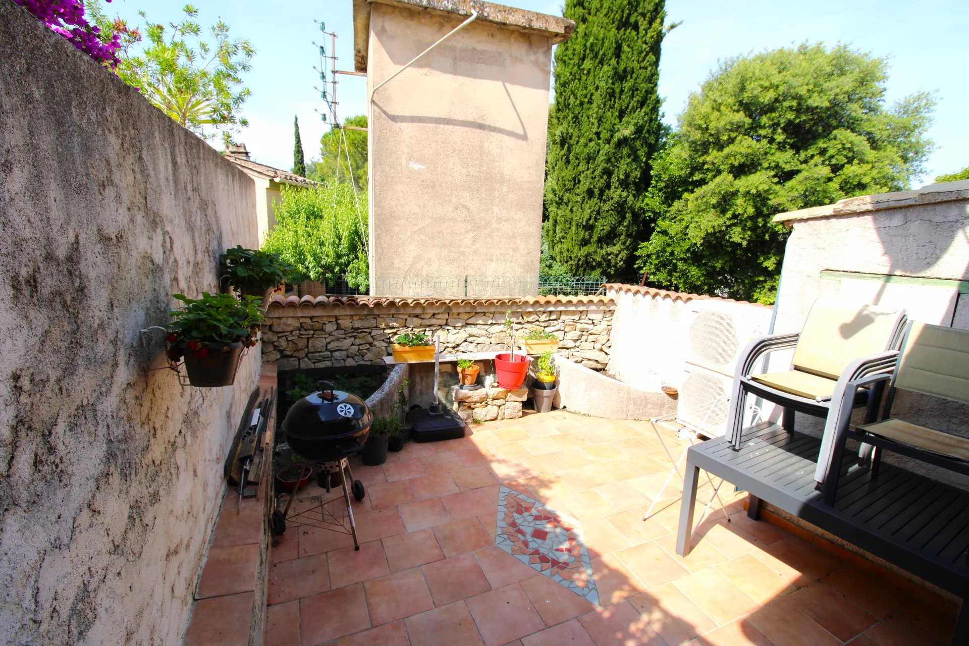 Condominio en Rocbaron, Provence-Alpes-Cote d'Azur 12665069