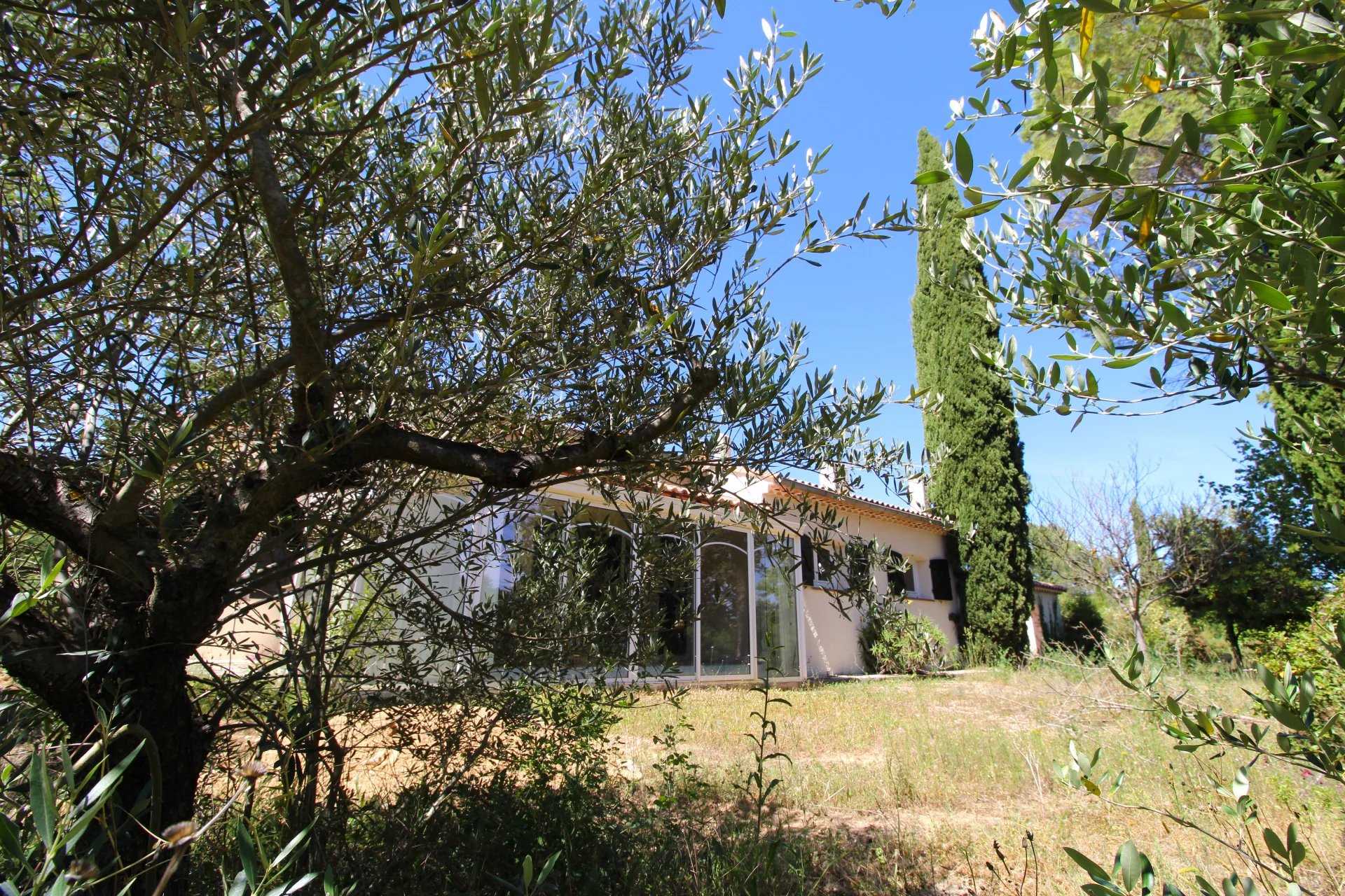 Hus i Forcalqueiret, Provence-Alpes-Cote d'Azur 12665073