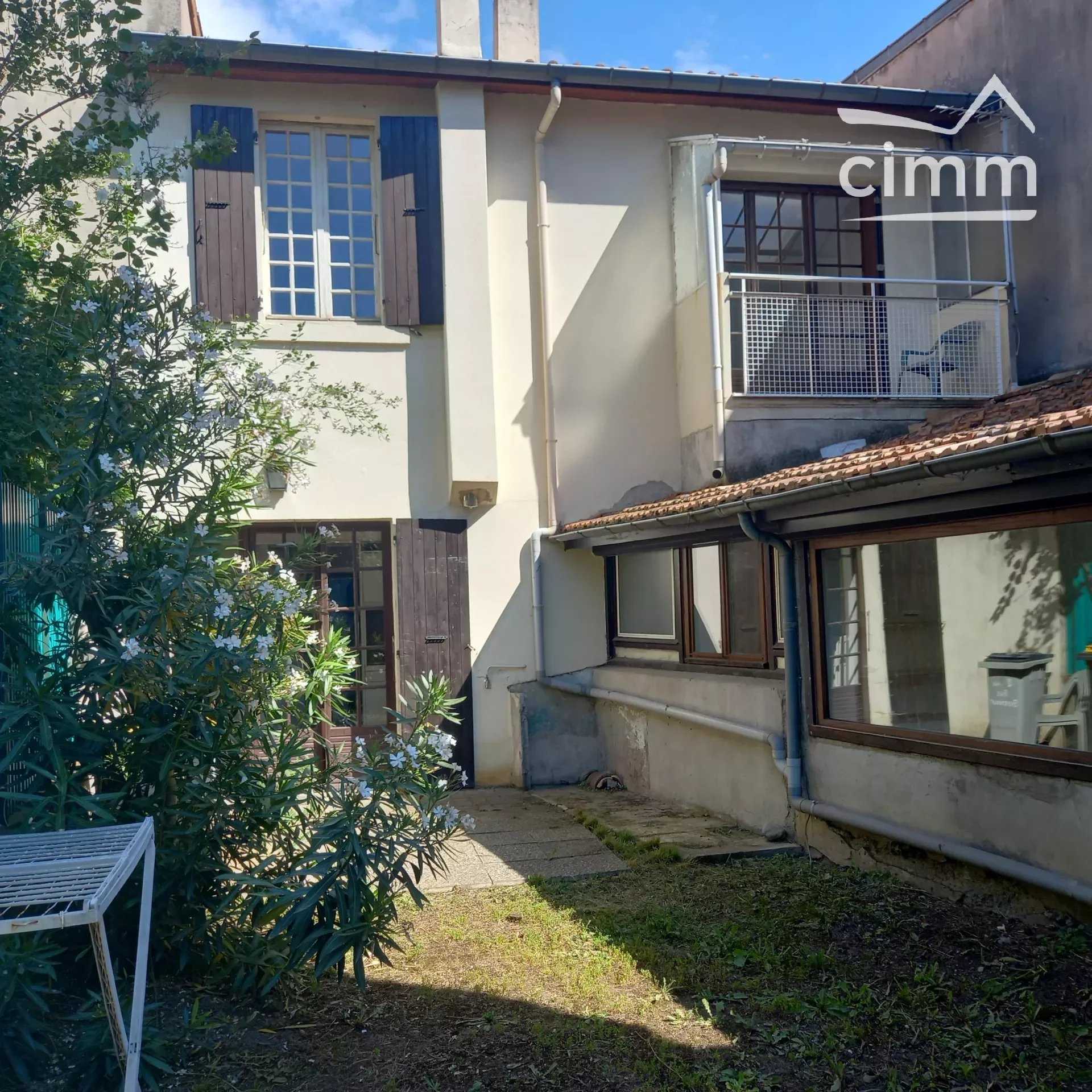 Multiple Houses in Valence, Auvergne-Rhone-Alpes 12665268