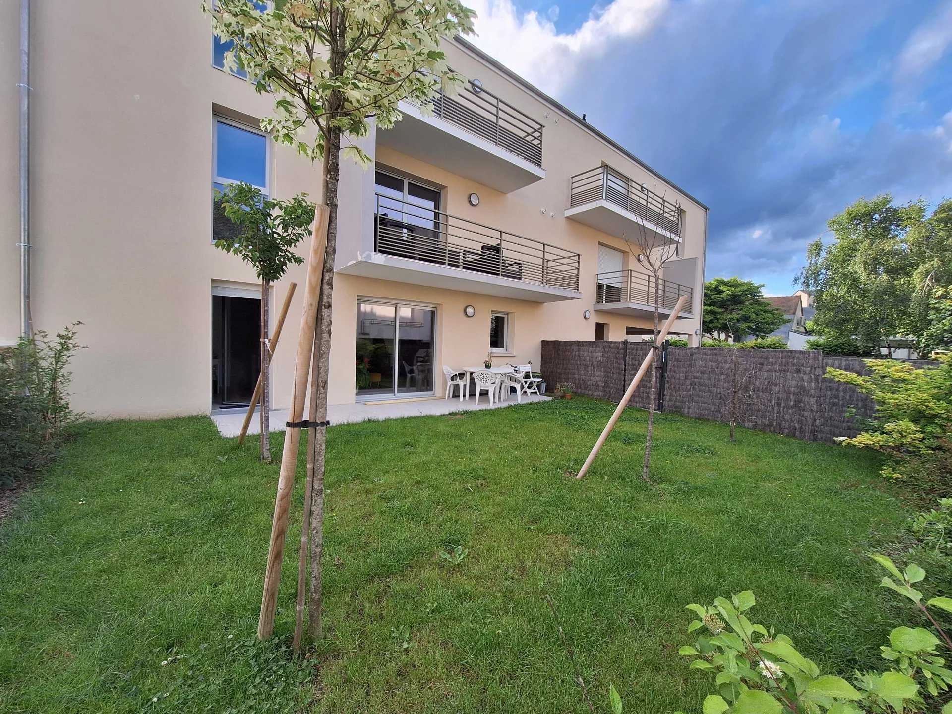 Condominium in Tours, Centre-Val de Loire 12665361