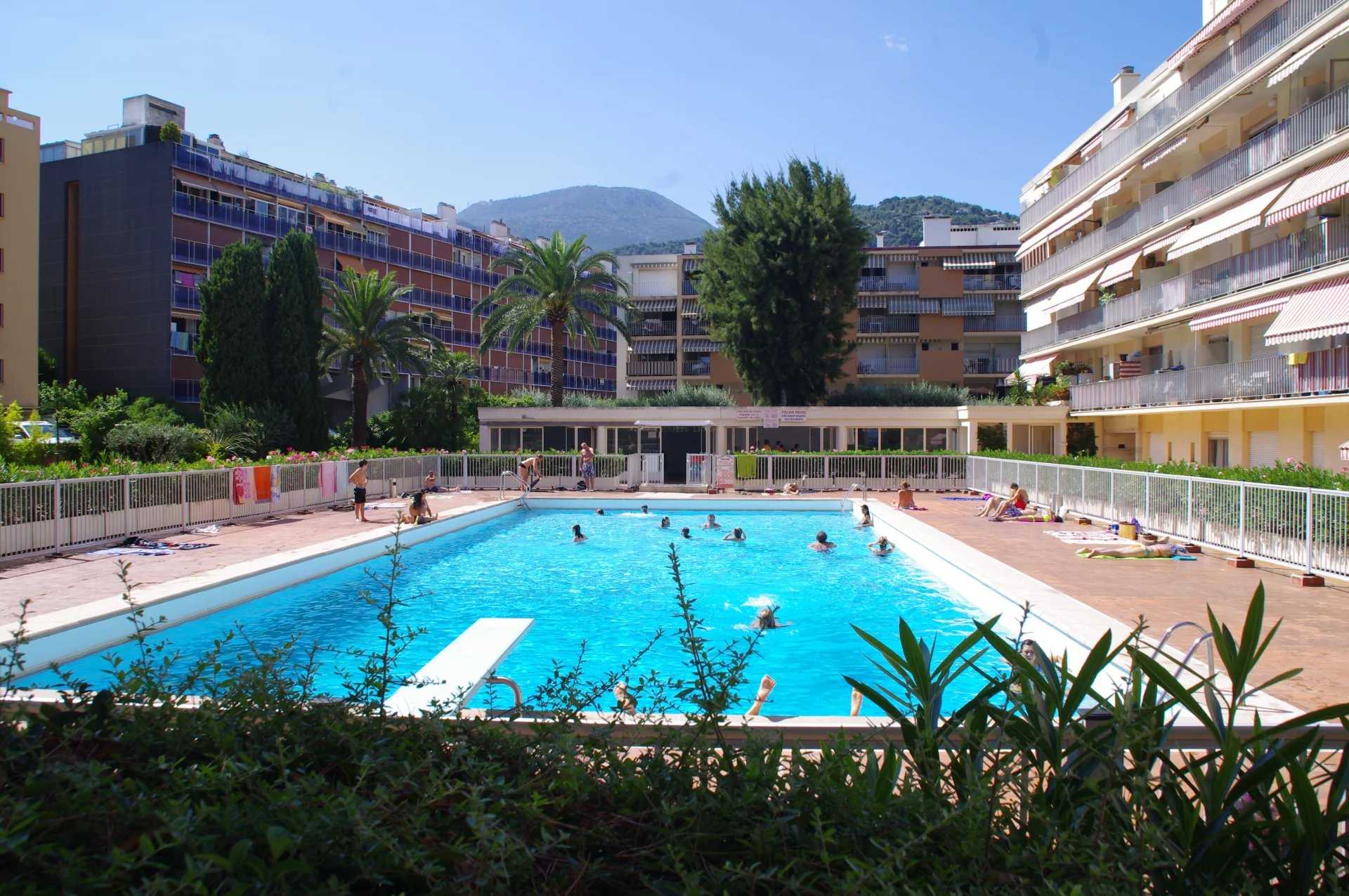 公寓 在 Roquebrune-Cap-Martin, Alpes-Maritimes 12665614
