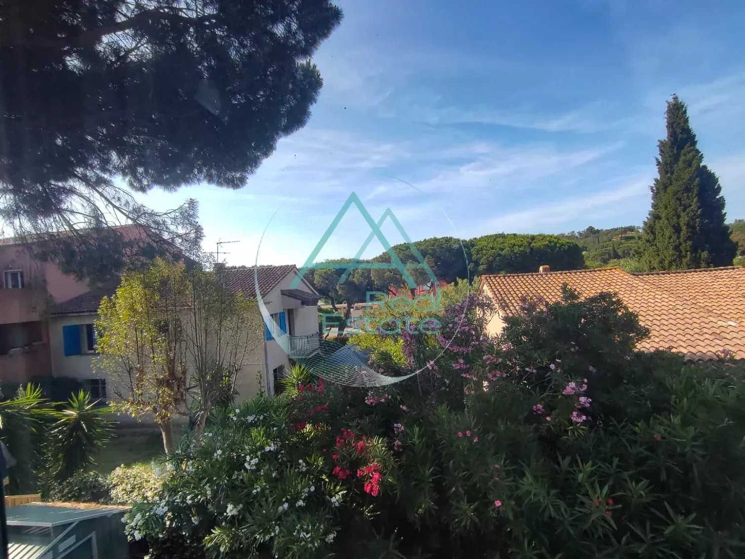 Кондоминиум в Cogolin, Provence-Alpes-Cote d'Azur 12666131