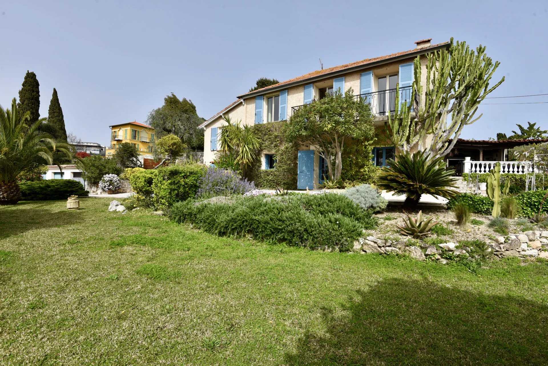 House in Villefranche-sur-Mer, Provence-Alpes-Cote d'Azur 12667616