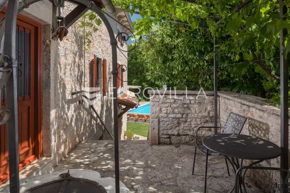 жилой дом в Tinjan, Istarska Zupanija 12667834