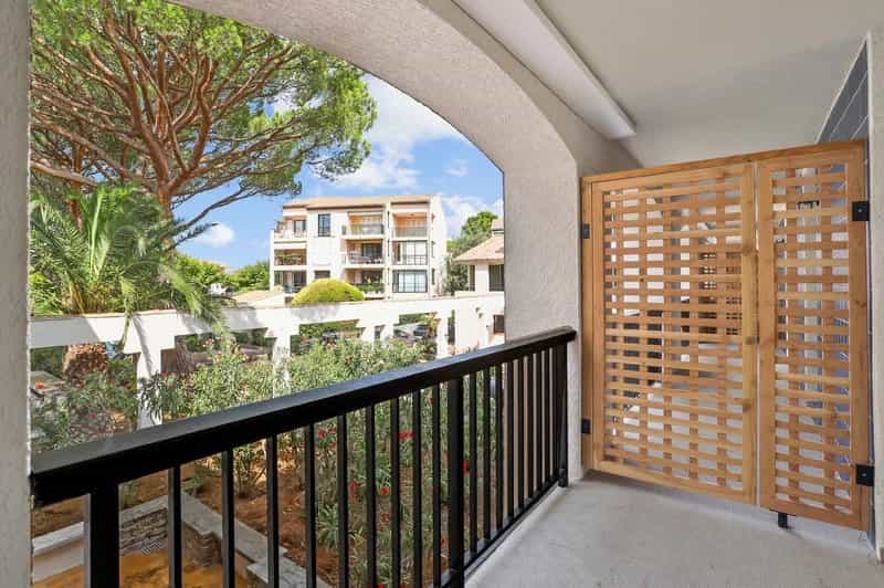 公寓 在 Six-Fours-les-Plages, Provence-Alpes-Cote d'Azur 12668471
