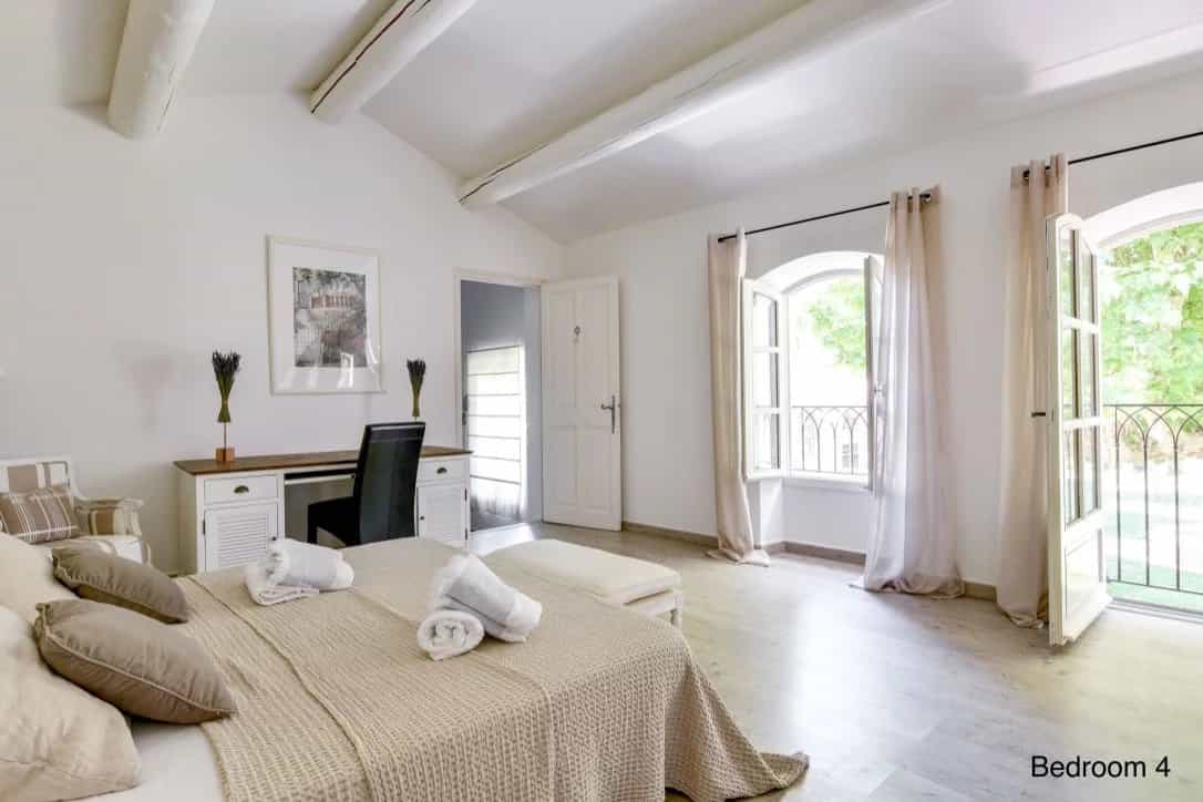 σπίτι σε Saint-Rémy-de-Provence, Bouches-du-Rhône 12668517