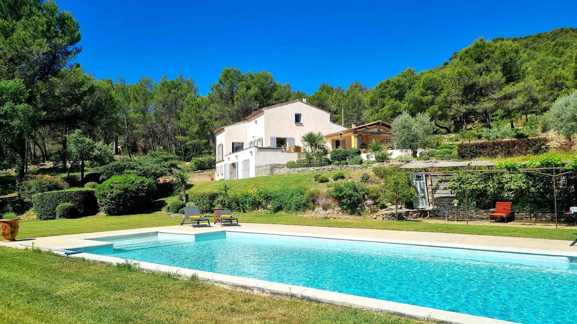 House in Rognes, Provence-Alpes-Cote d'Azur 12668519