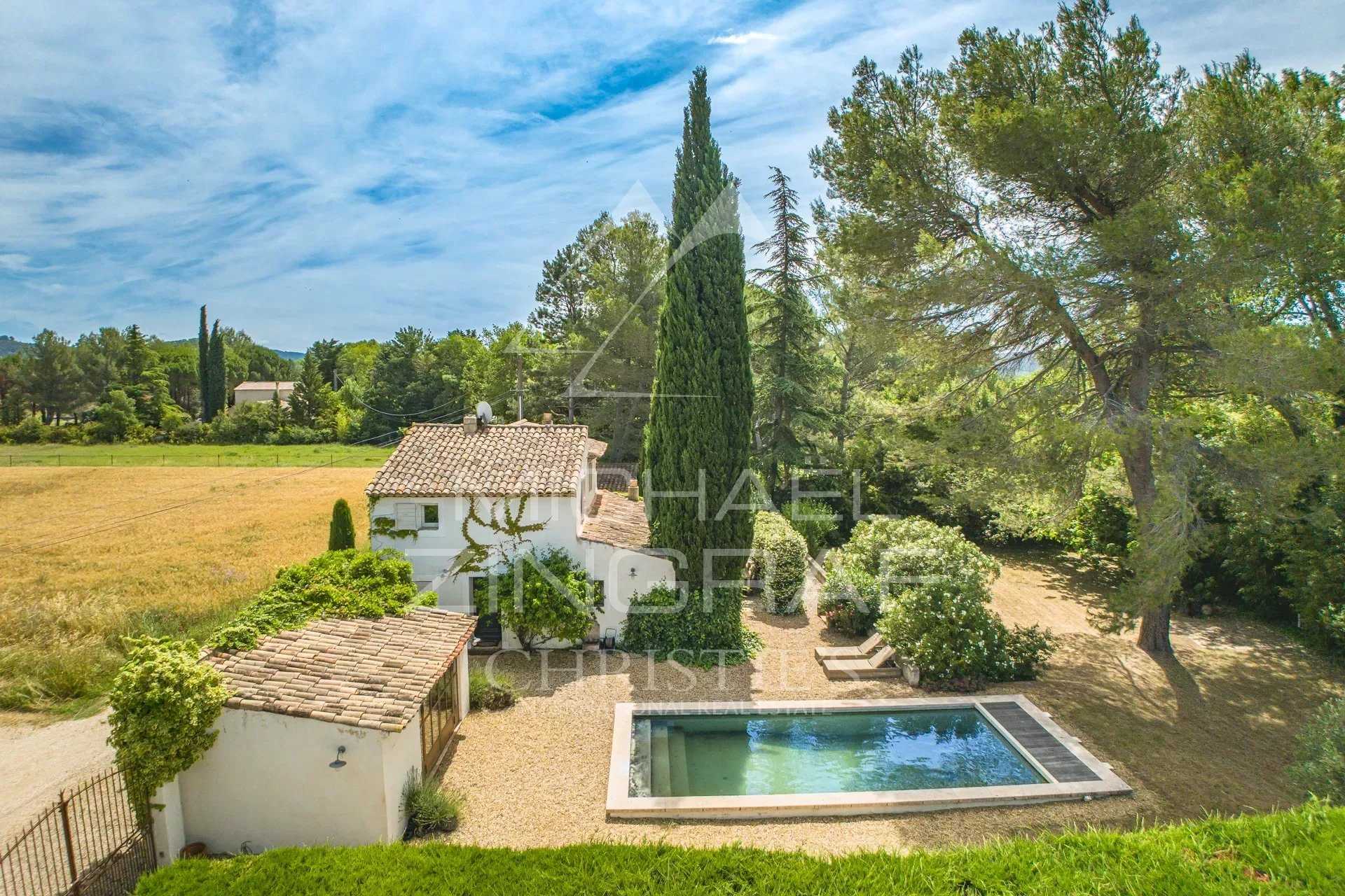 Будинок в Lourmarin, Provence-Alpes-Cote d'Azur 12669207