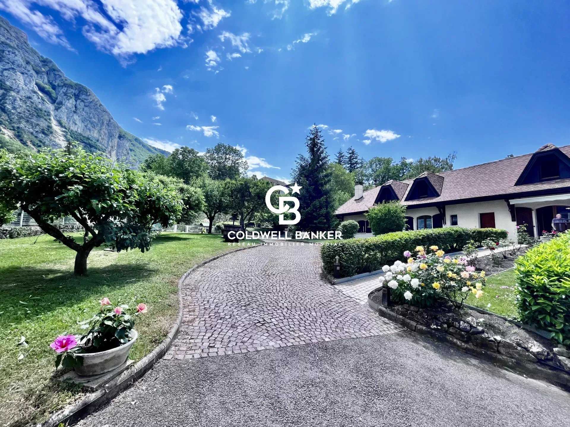 Haus im Collonges-sous-Salève, Haute-Savoie 12669268