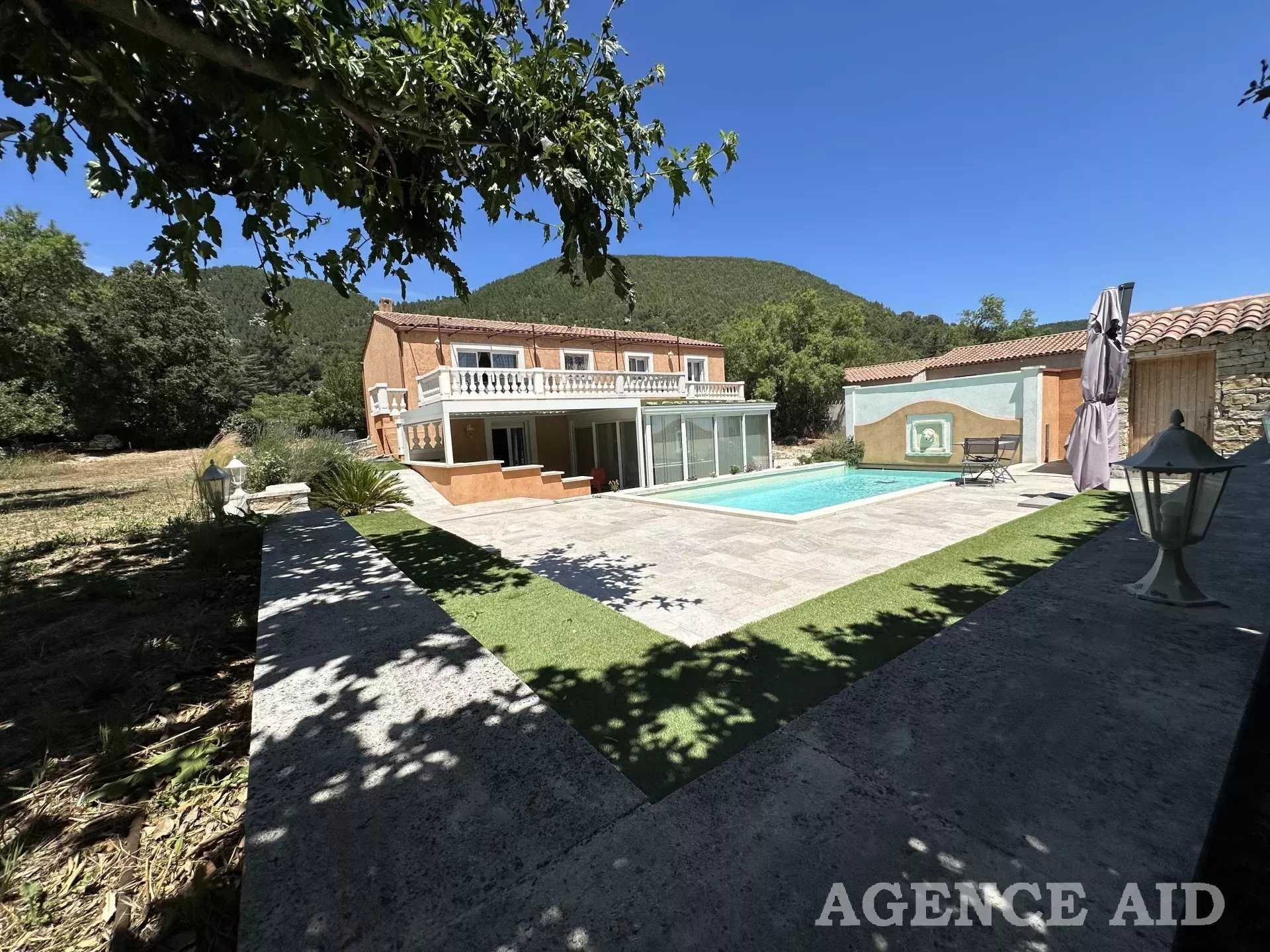 Будинок в Cuges-les-Pins, Provence-Alpes-Cote d'Azur 12669863