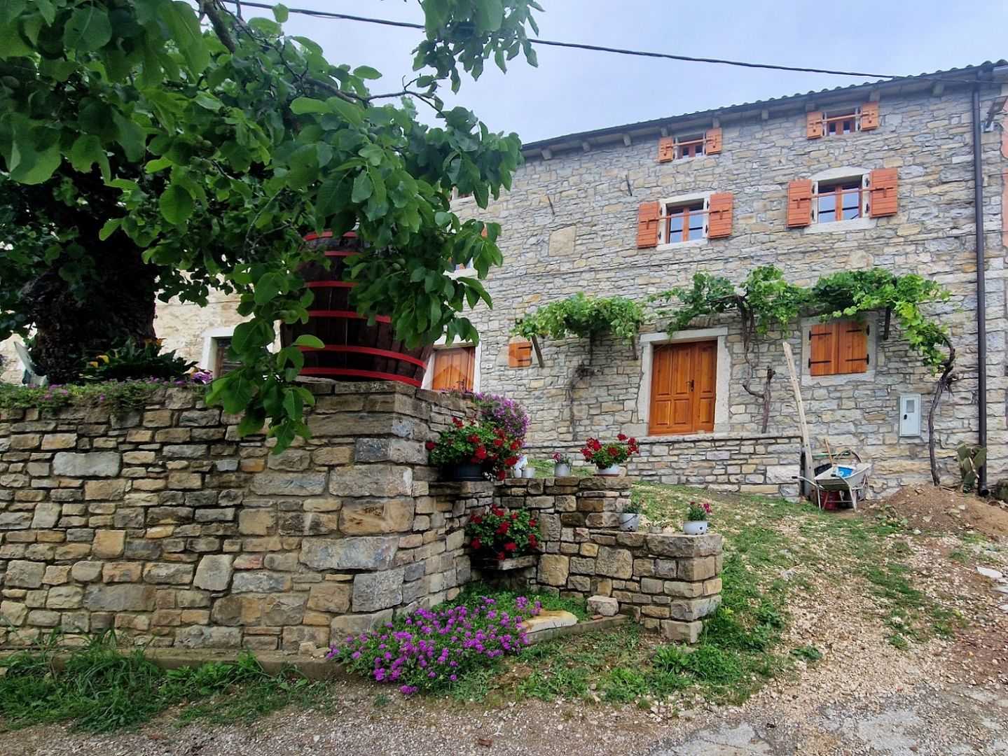 rumah dalam Oprtalj, Istarska Zupanija 12669893