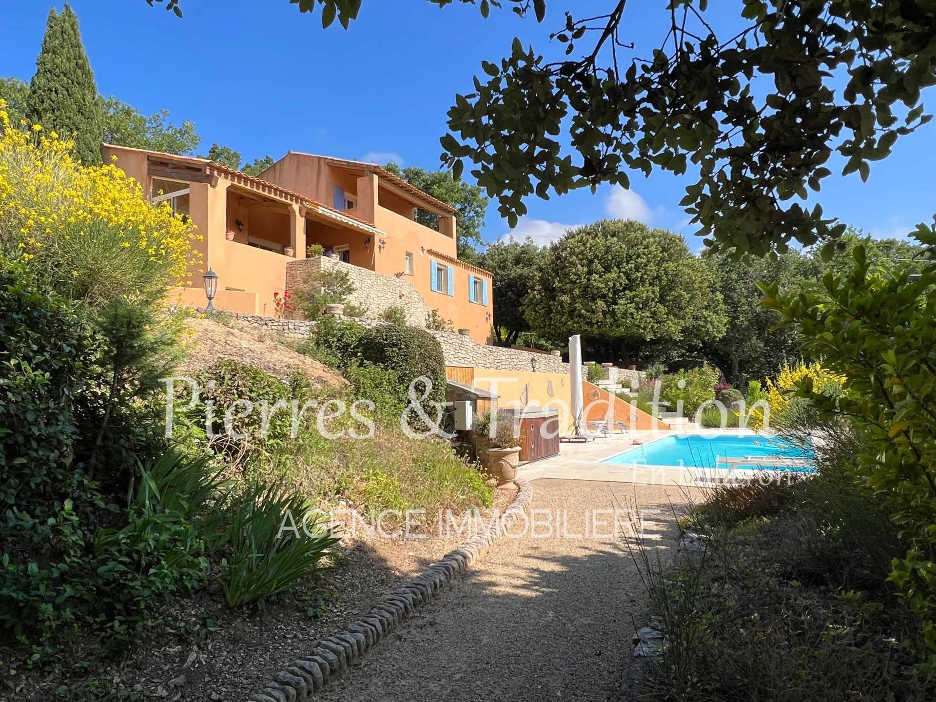 집 에 Apt, Provence-Alpes-Cote d'Azur 12671629