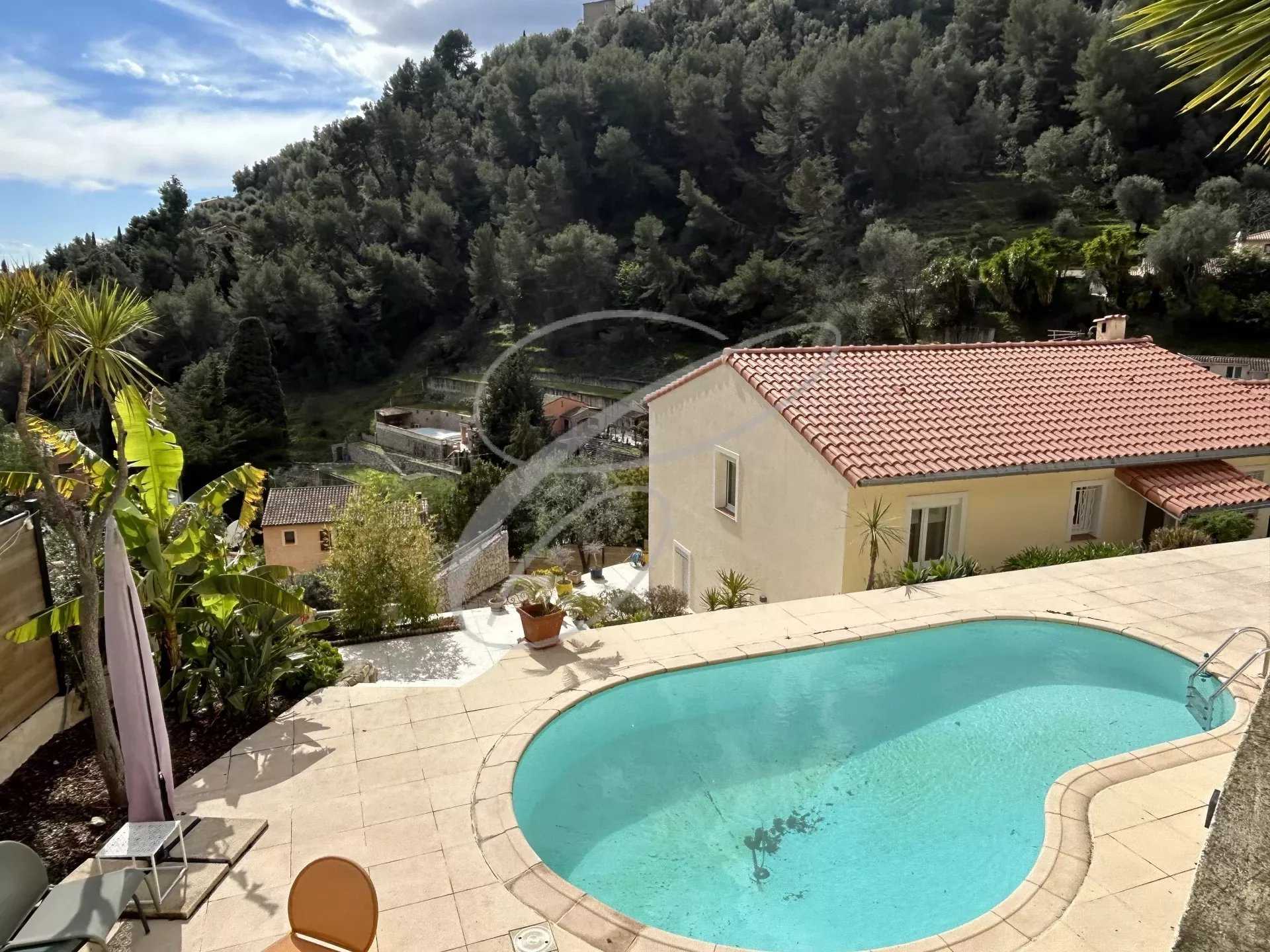 房子 在 Castellar, Provence-Alpes-Cote d'Azur 12671645