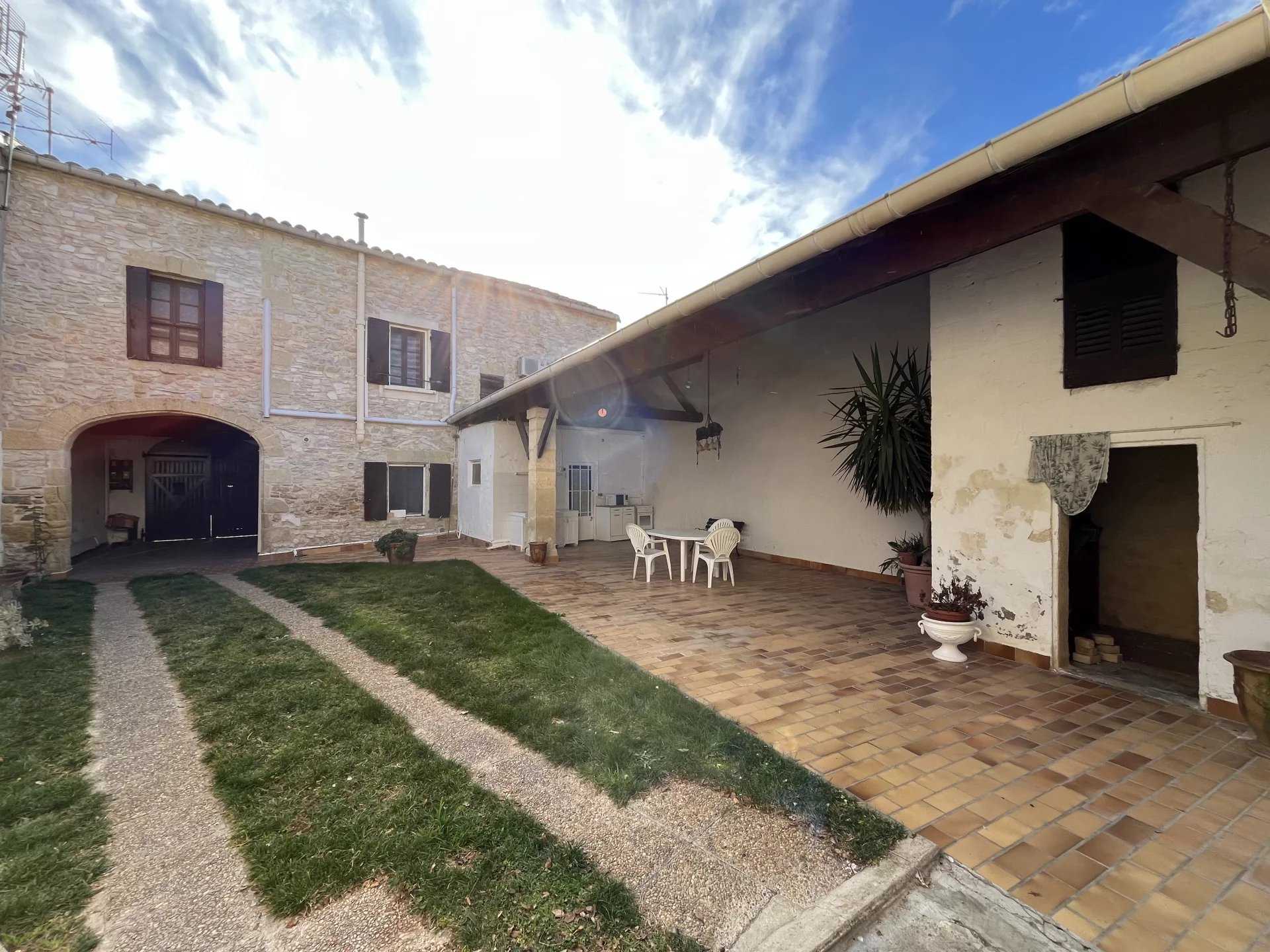 σπίτι σε Uchaud, Gard 12673002