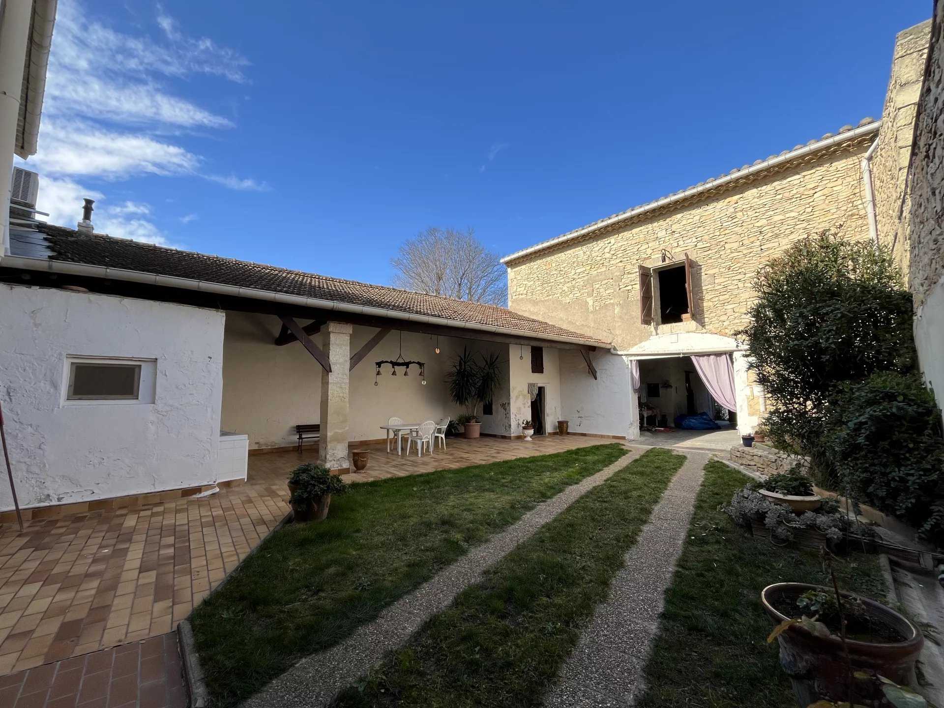 σπίτι σε Uchaud, Gard 12673002