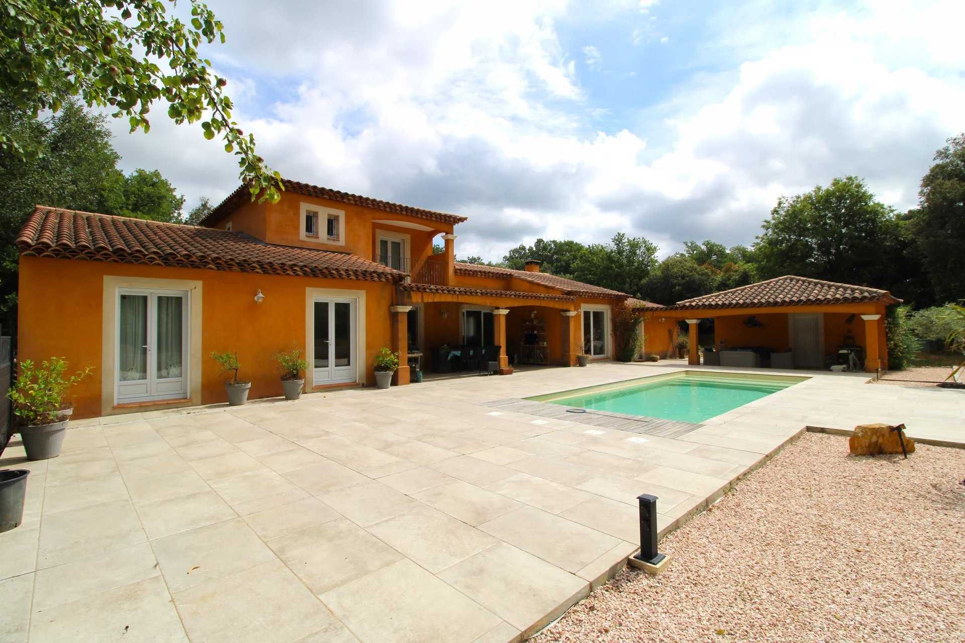 Huis in Neoules, Provence-Alpes-Cote d'Azur 12673060