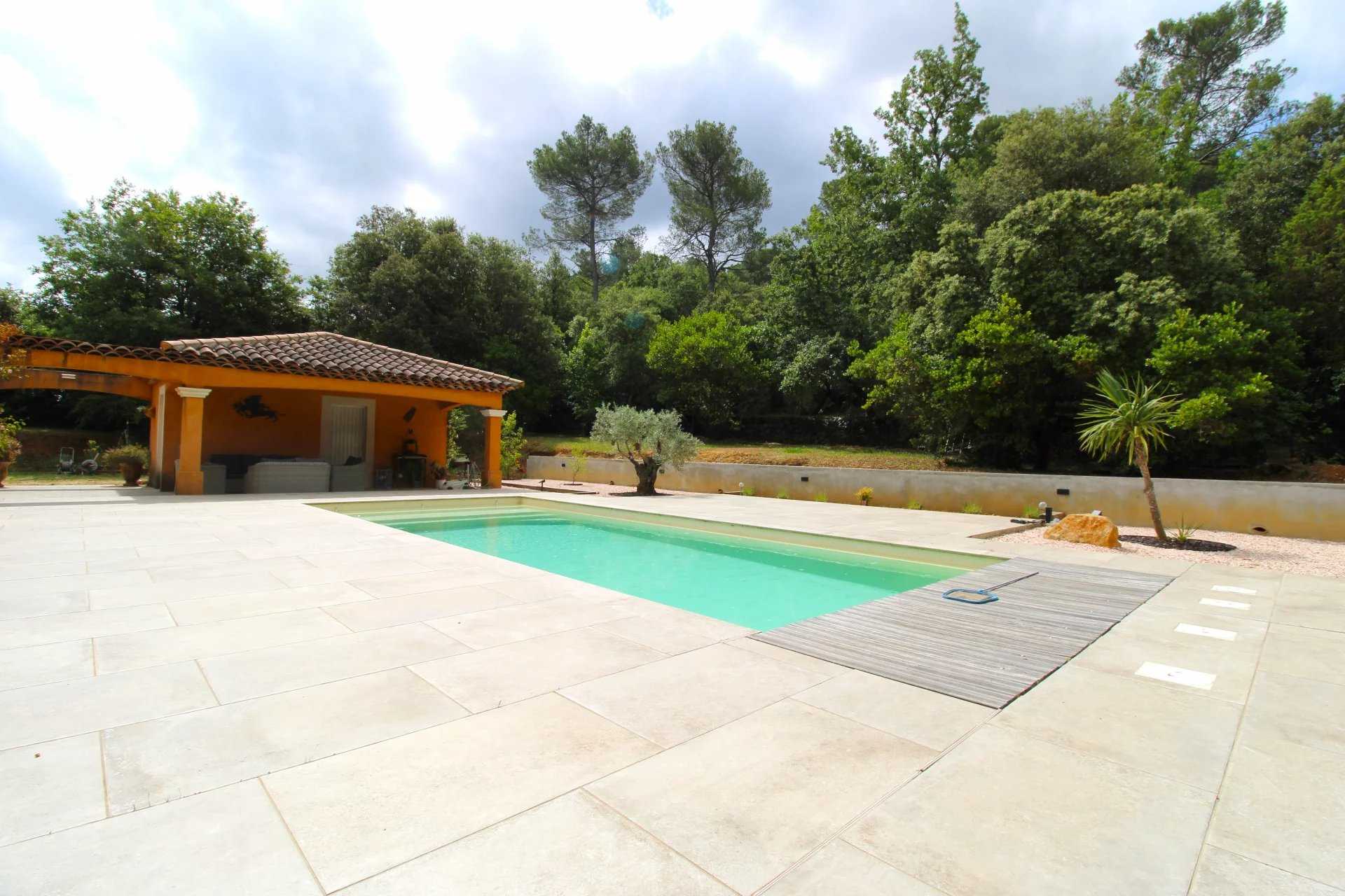 Huis in Neoules, Provence-Alpes-Cote d'Azur 12673060