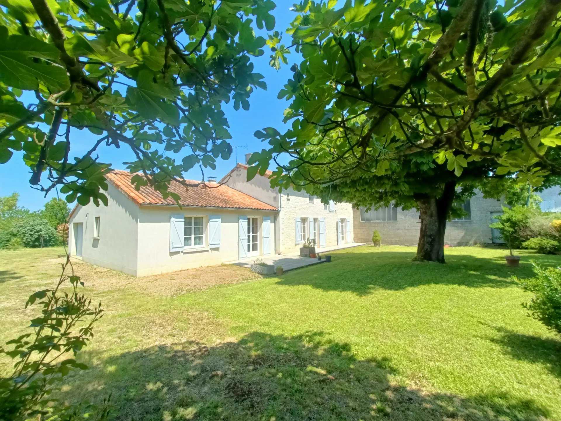 σπίτι σε Champigny-le-Sec, Nouvelle-Aquitaine 12673065