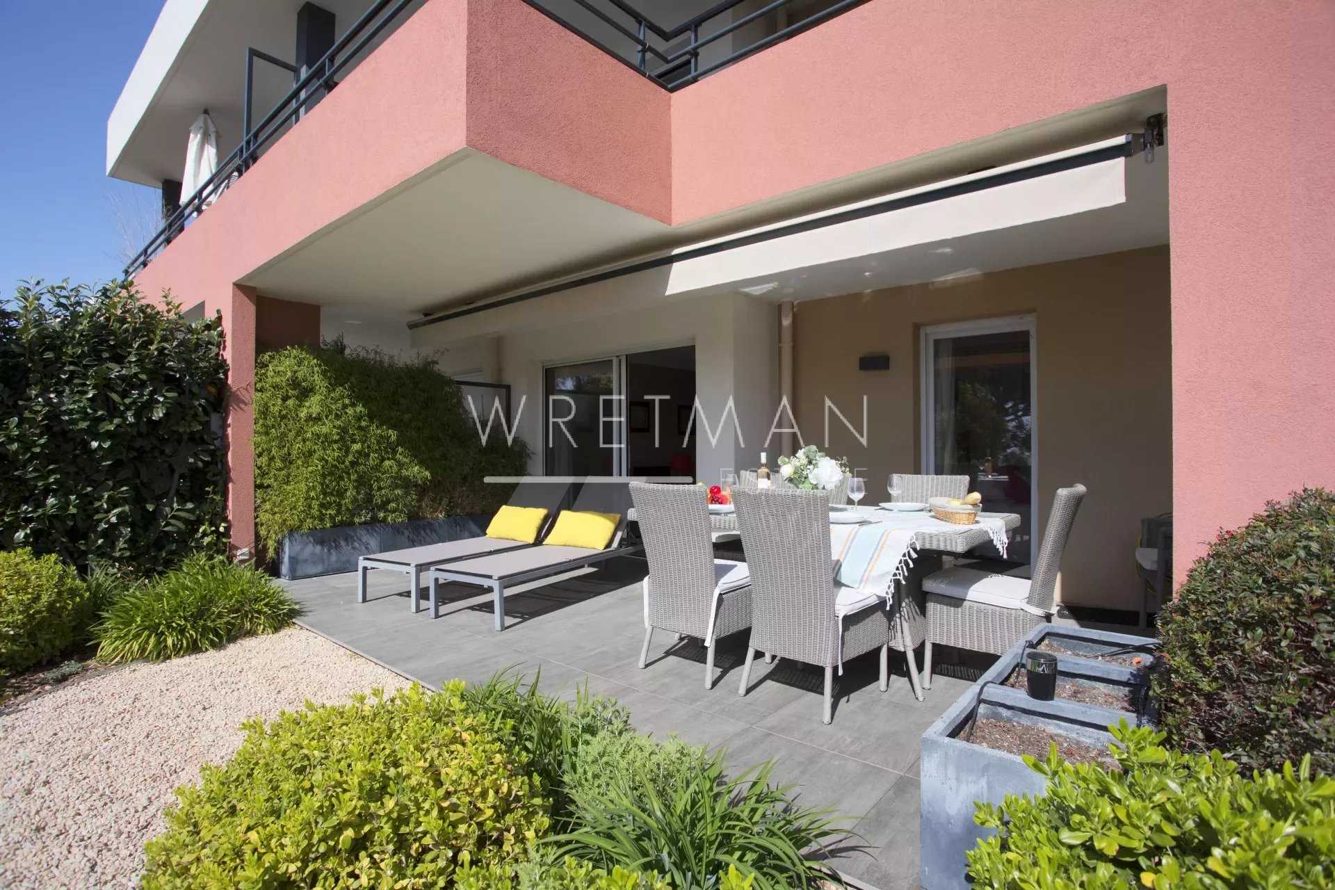 Condominium in Nice, Alpes-Maritimes 12675192