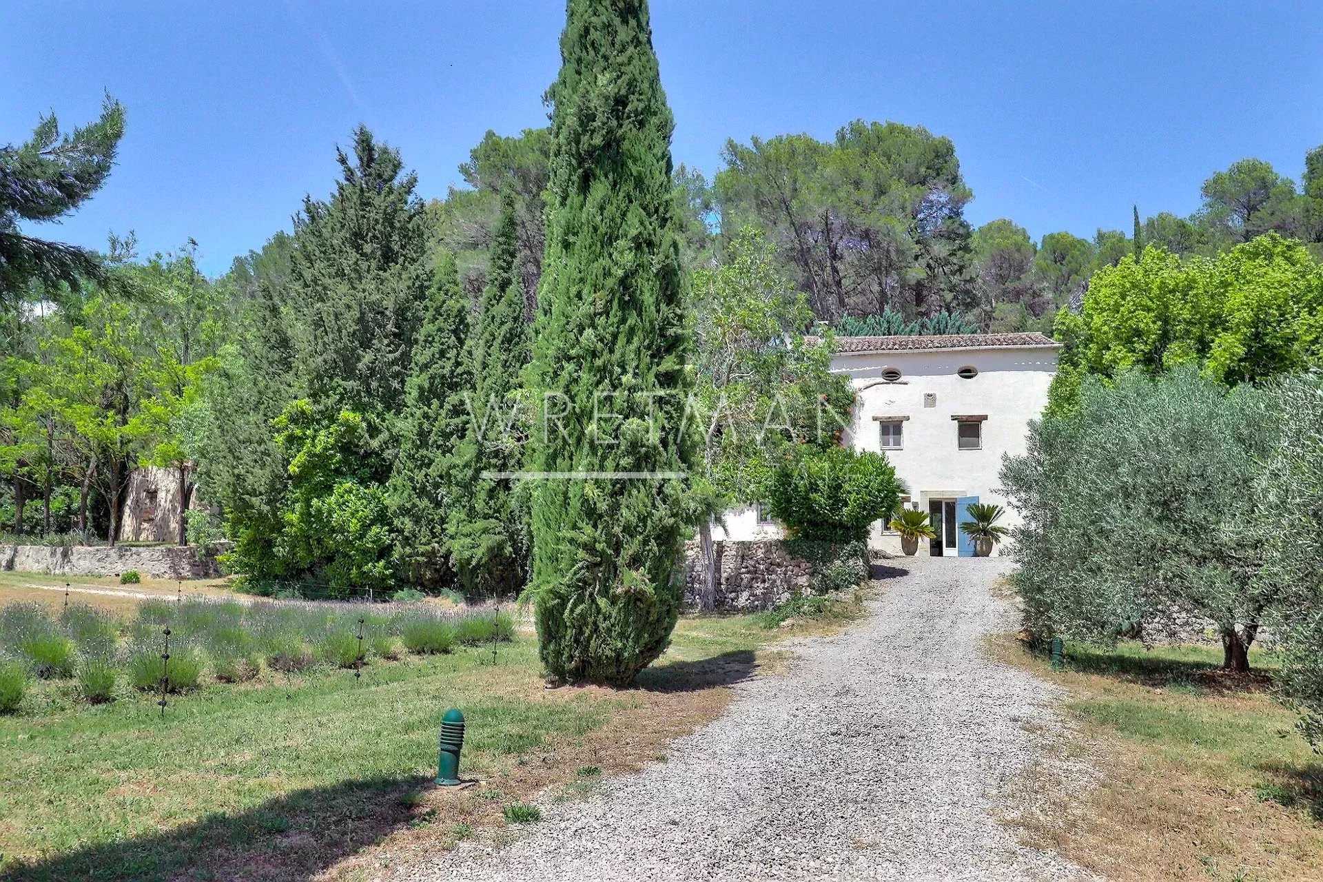 Talo sisään Draguignan, Provence-Alpes-Cote d'Azur 12675196