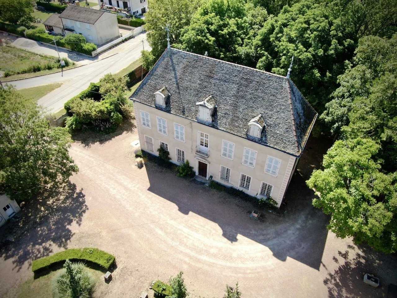 Asuinrakennus sisään Beaune, Côte-d'Or 12683627