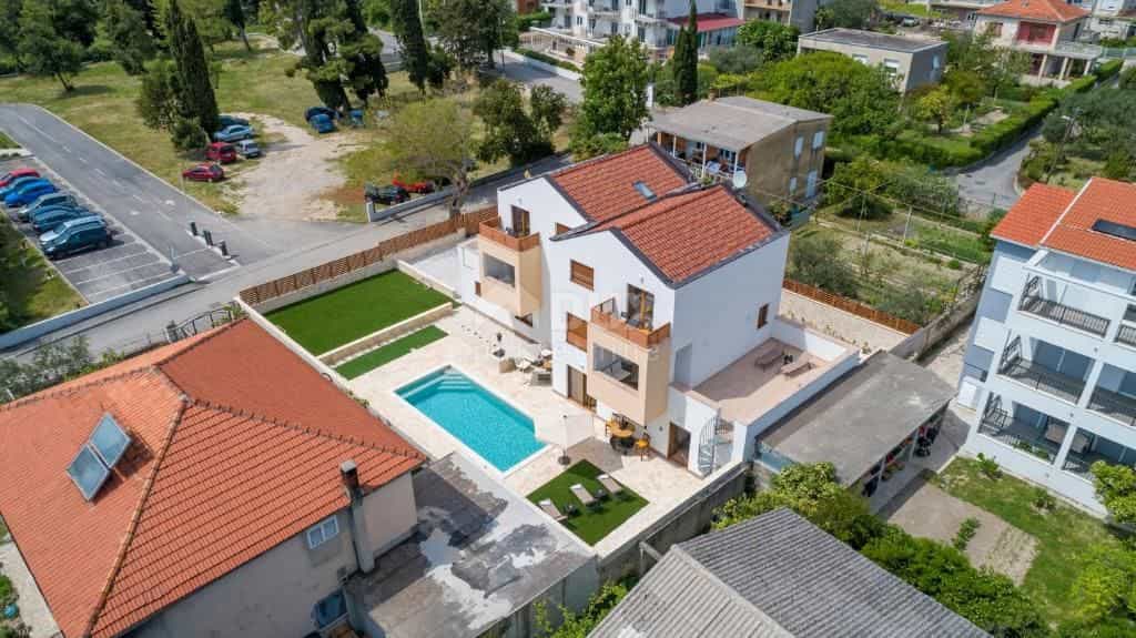 Dom w Kaštel Lukšić, Split-Dalmatia County 12685402