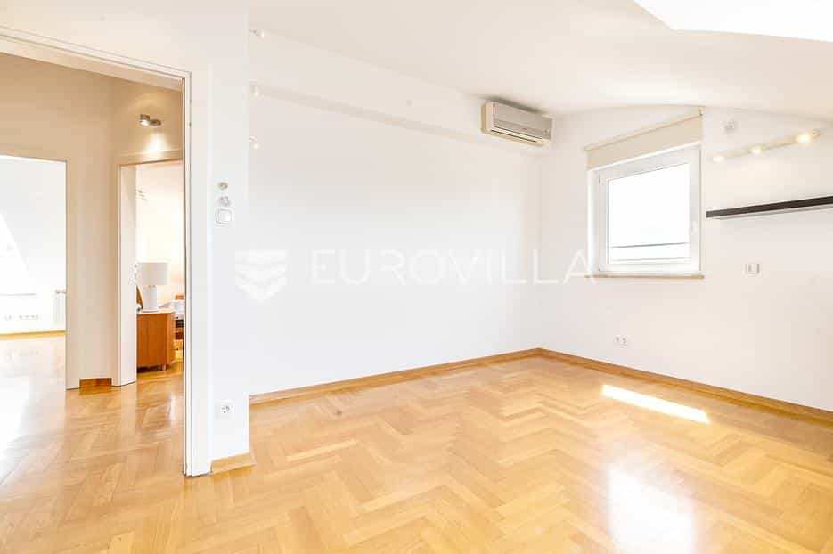 Condominium dans Zagreb, Zagreb, Grad 12686007