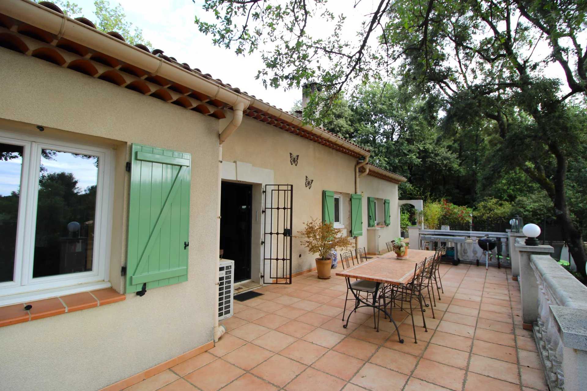 Rumah di La Roquebrussanne, Provence-Alpes-Cote d'Azur 12687480