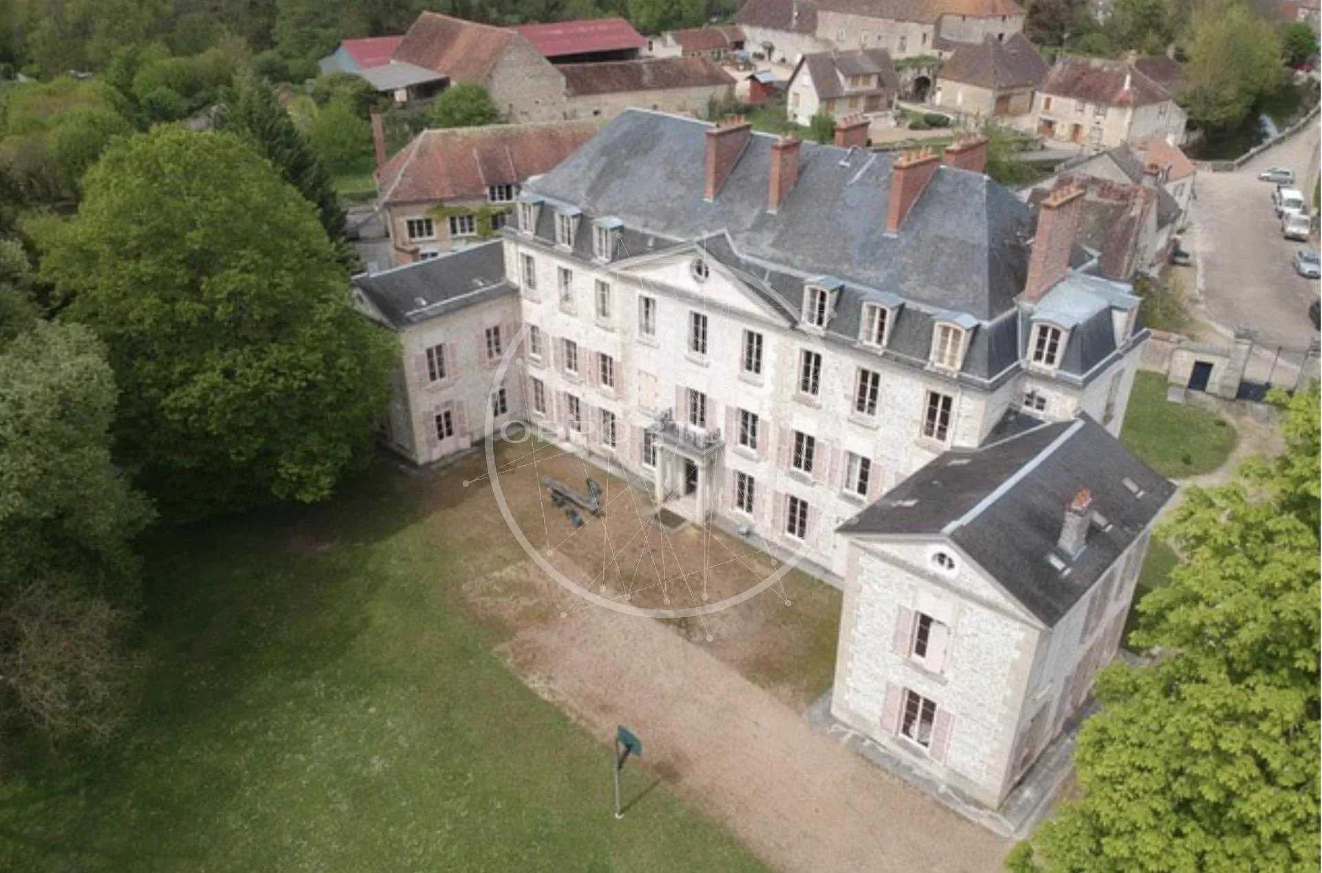 жилой дом в L'Isle-sur-Serein, Бургундия-Франш-Конт 12687703