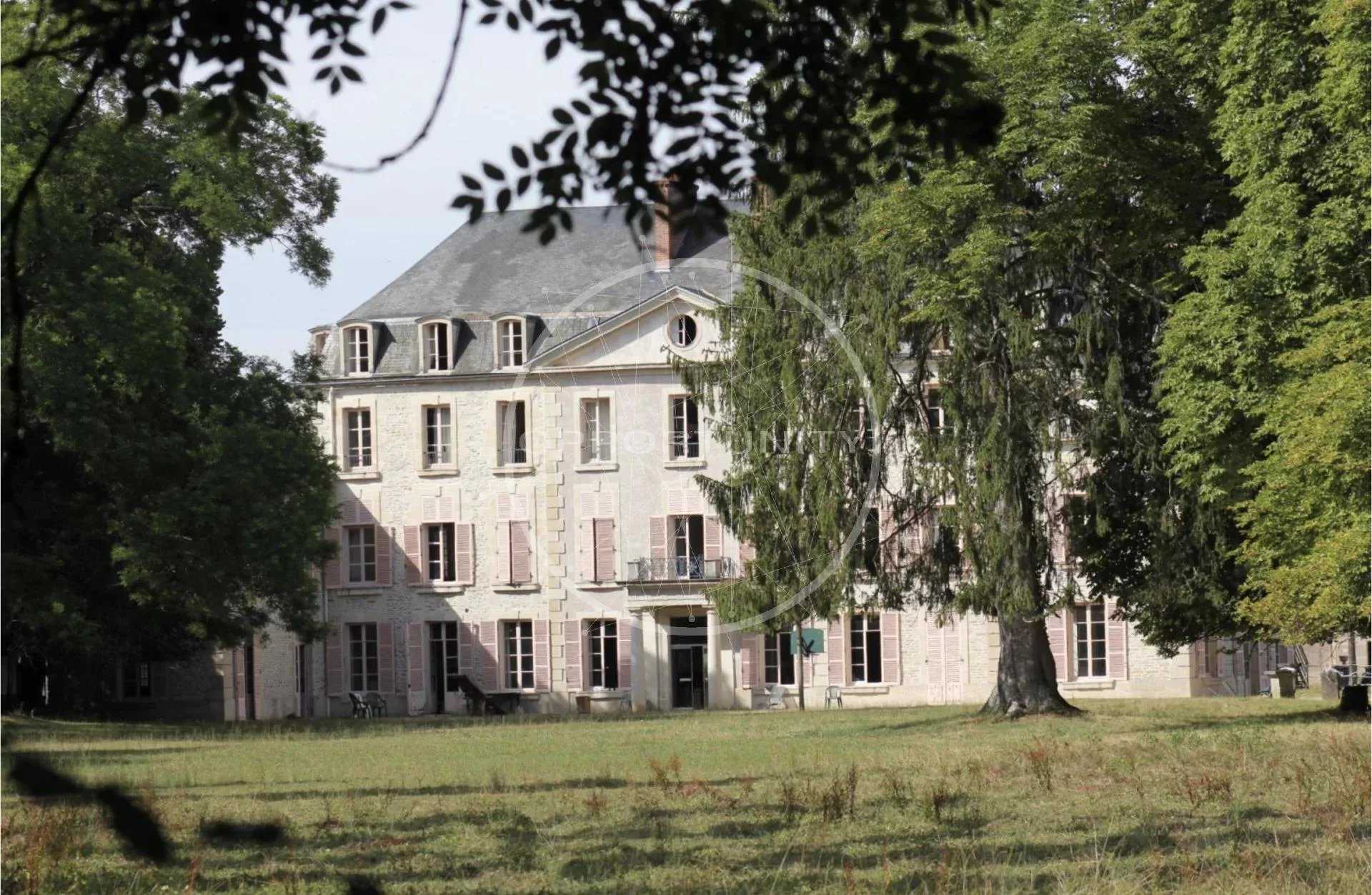 жилой дом в L'Isle-sur-Serein, Бургундия-Франш-Конт 12687703